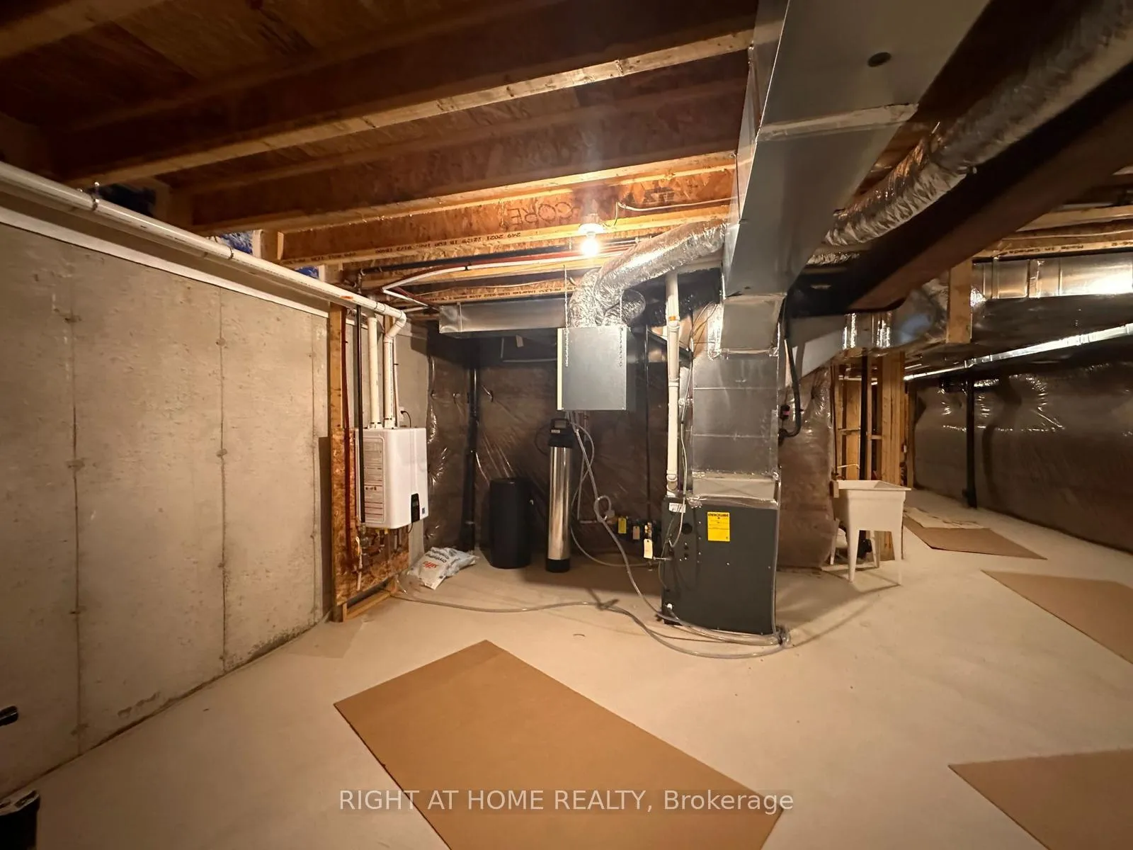 Photo 20 of 1568 Moira Crescent, Milton, Bowes — HOMEH
