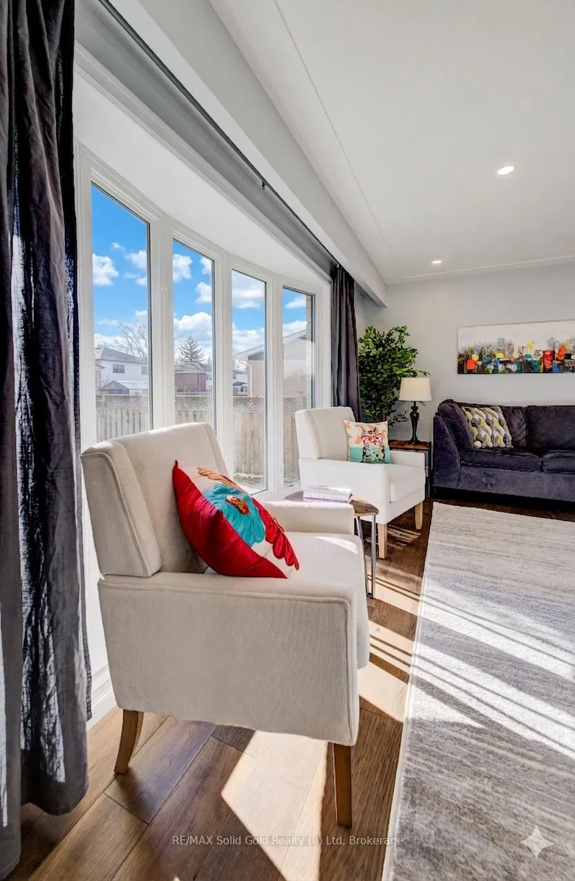 Photo 9 of 63 Kingston Crescent, Kitchener — HOMEH
