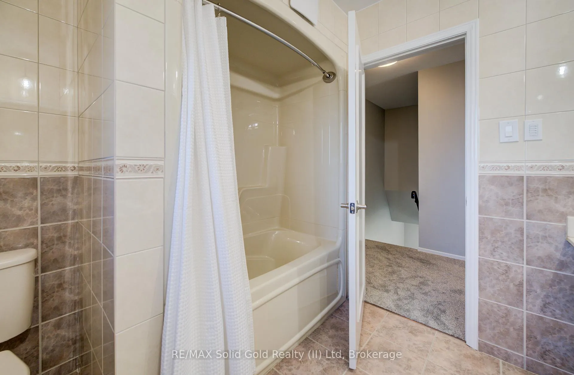 Photo 30 of 63 Kingston Crescent, Kitchener — HOMEH