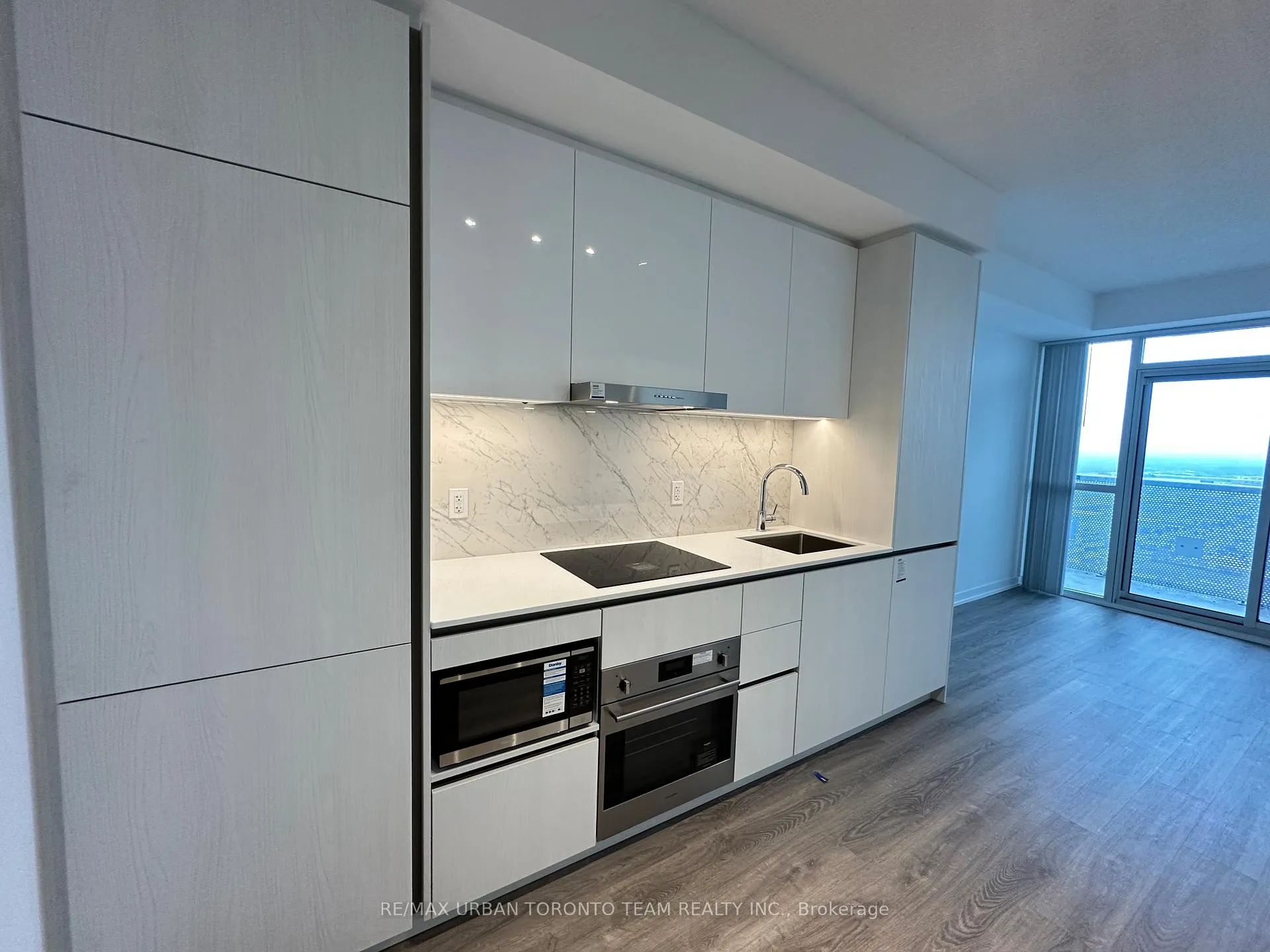 Photo 3 of Unit 5105, 8 Interchange Way, Vaughan, Vaughan Corporate Centre — HOMEH