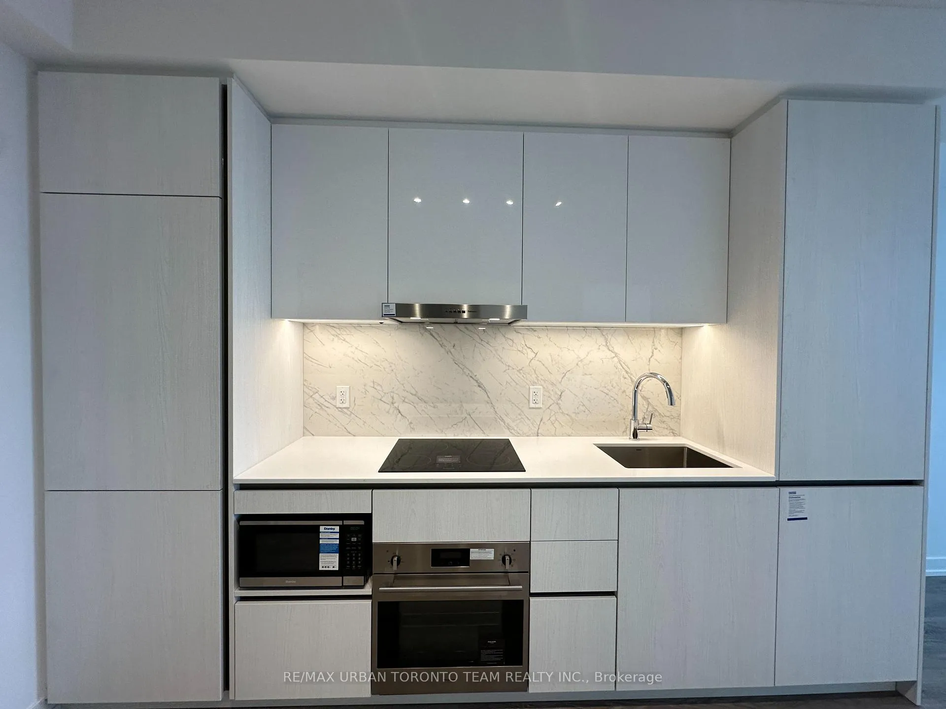Photo 4 of Unit 5105, 8 Interchange Way, Vaughan, Vaughan Corporate Centre — HOMEH