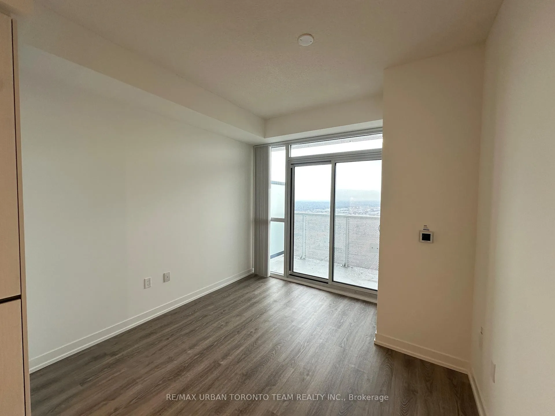 Photo 5 of Unit 5105, 8 Interchange Way, Vaughan, Vaughan Corporate Centre — HOMEH