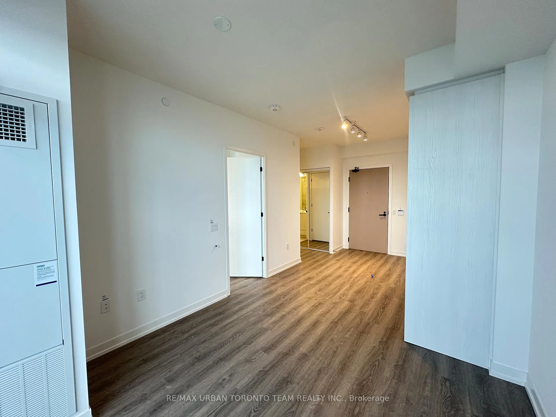 Photo 6 of Unit 5105, 8 Interchange Way, Vaughan, Vaughan Corporate Centre — HOMEH
