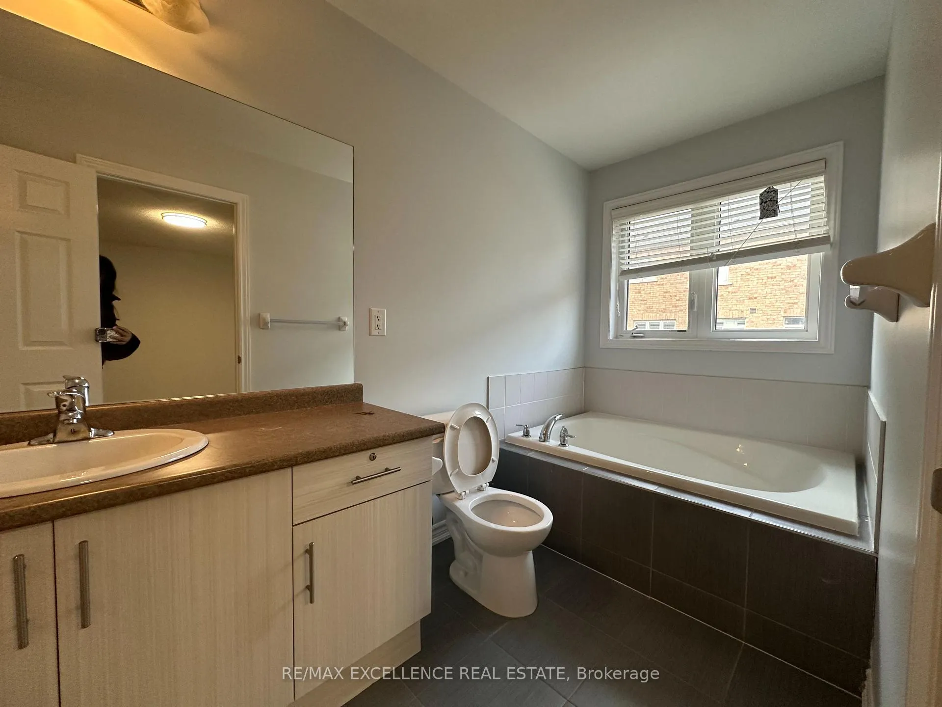 Photo 10 of 25 Sail Road, Brampton, Northwest Brampton — HOMEH