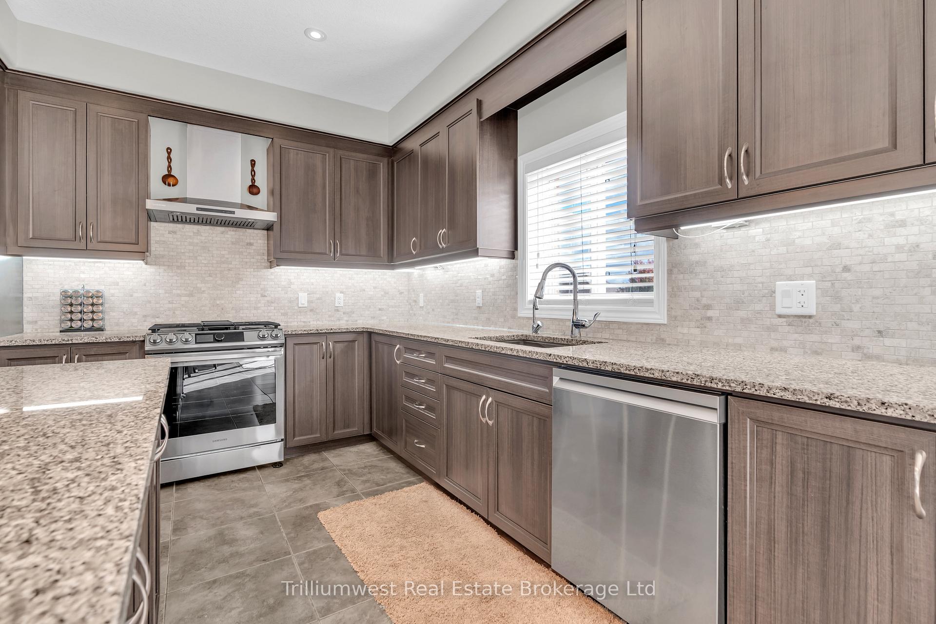 Photo 13 of 535 Woodbine Avenue, Kitchener — HOMEH