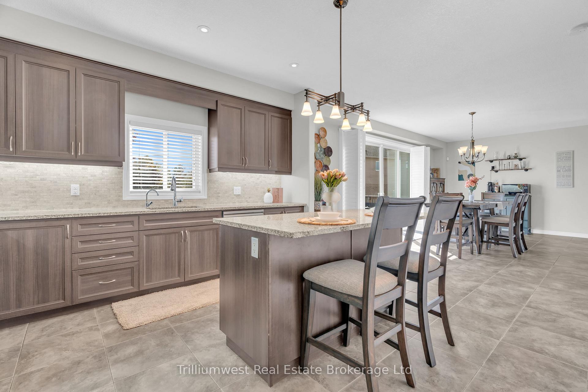 Photo 15 of 535 Woodbine Avenue, Kitchener — HOMEH