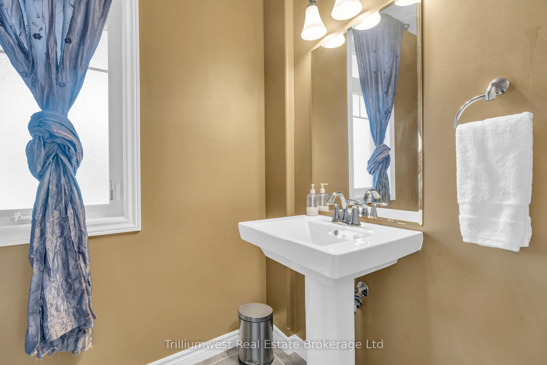 Photo 18 of 535 Woodbine Avenue, Kitchener — HOMEH