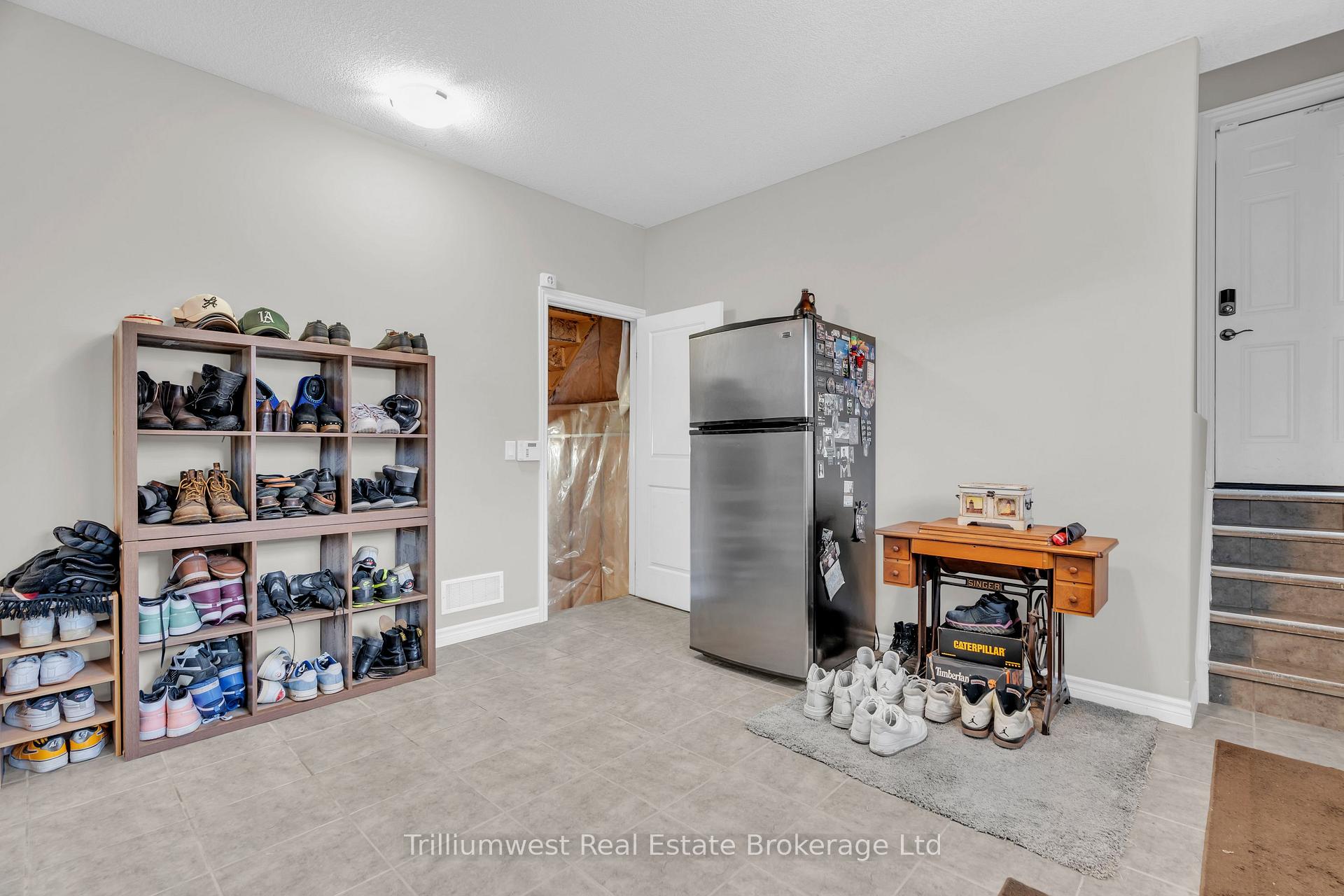 Photo 21 of 535 Woodbine Avenue, Kitchener — HOMEH