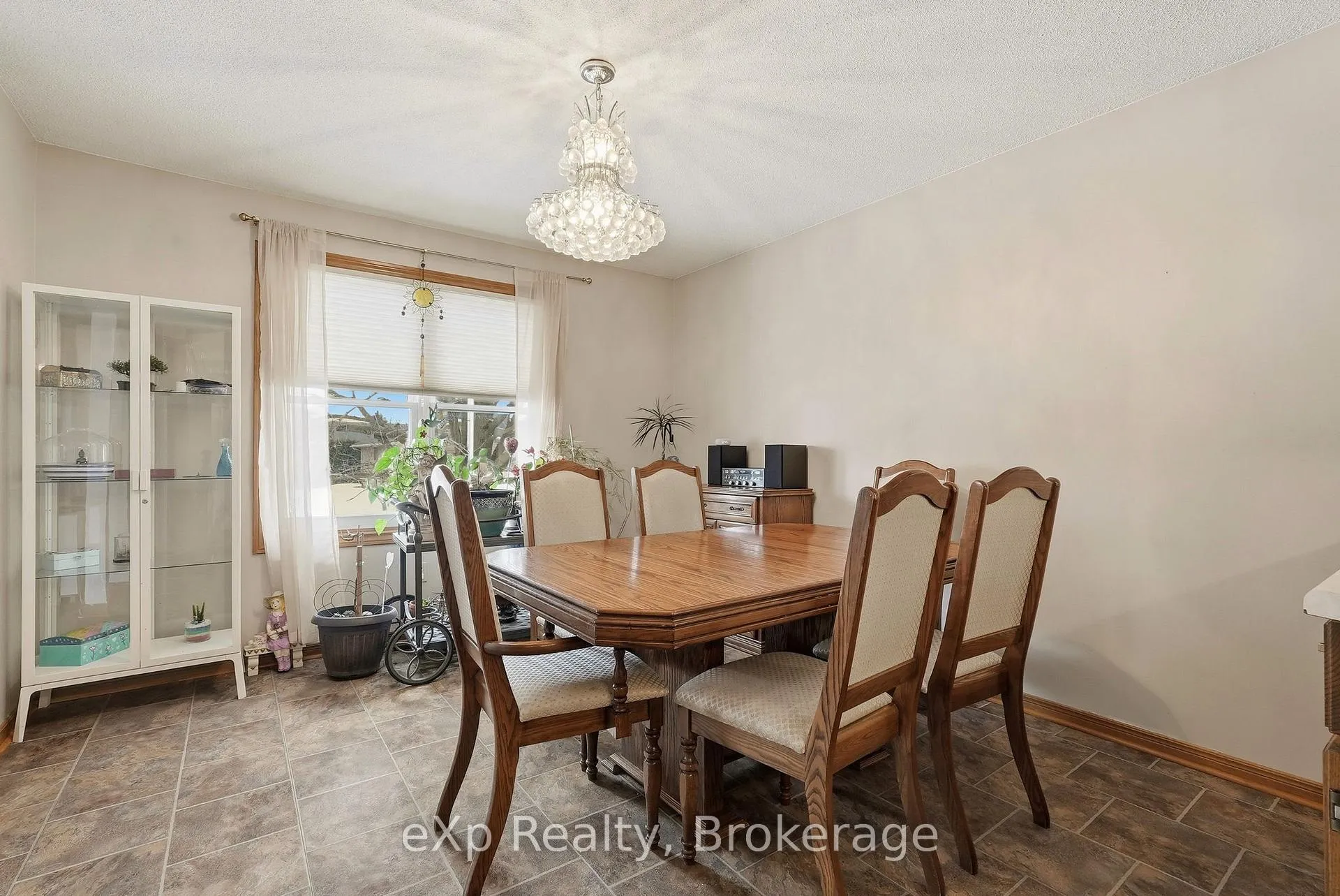 Photo 12 of 407 Durham Street E, Wellington North, Mount Forest — HOMEH