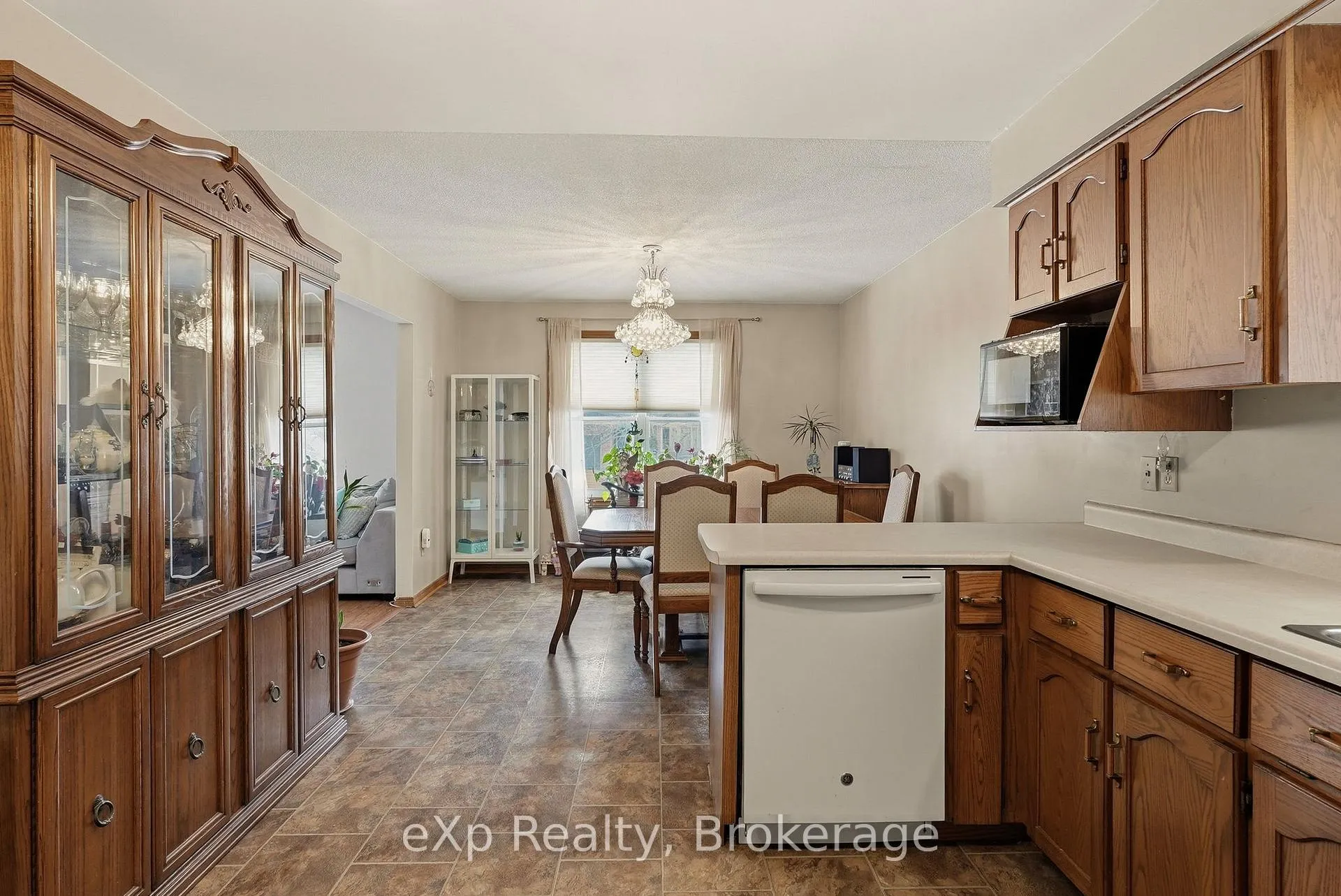 Photo 13 of 407 Durham Street E, Wellington North, Mount Forest — HOMEH
