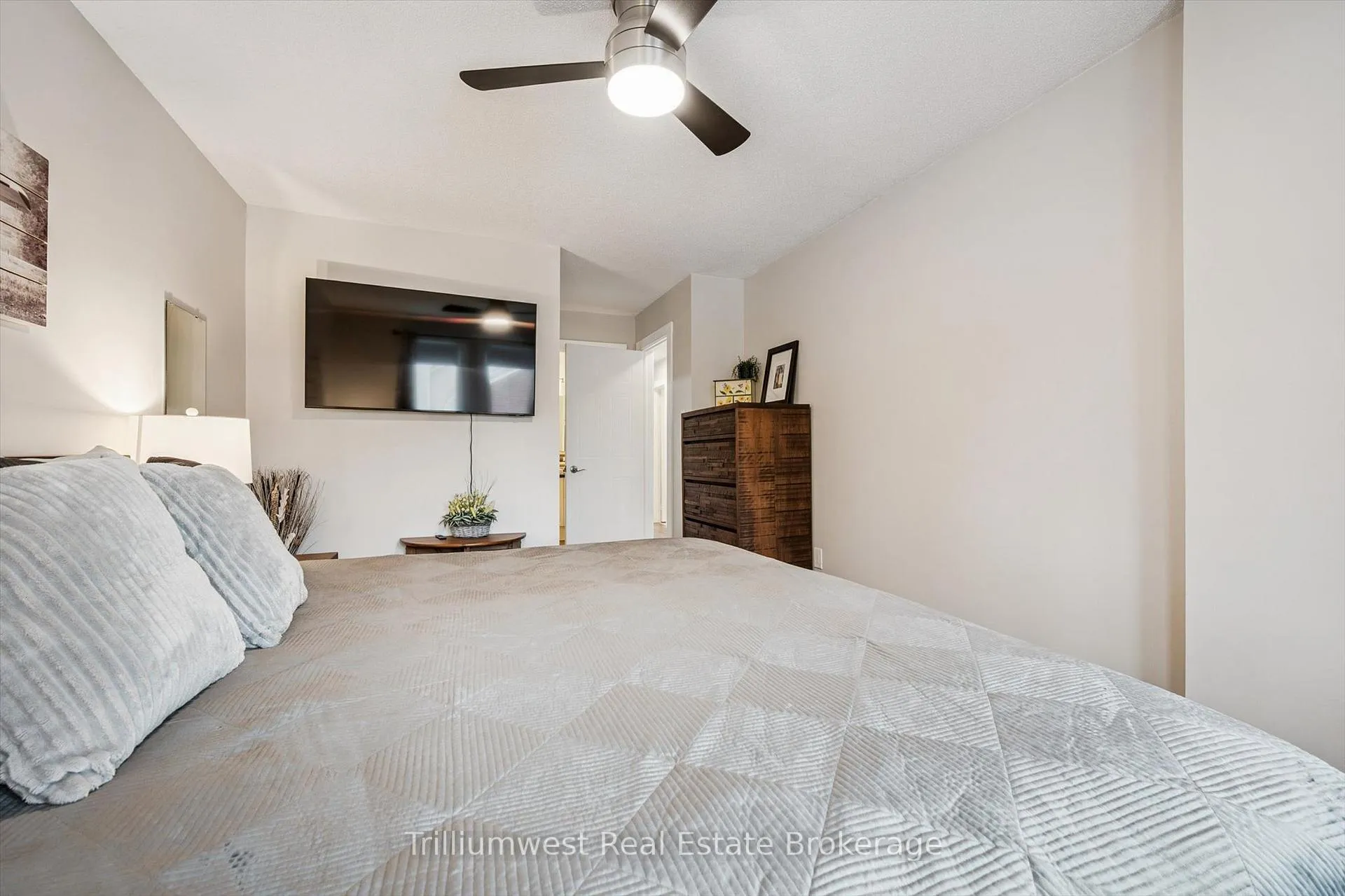 Photo 24 of Unit Unit 2, 39 Ptarmigan Drive, Guelph, Kortright Hills — HOMEH