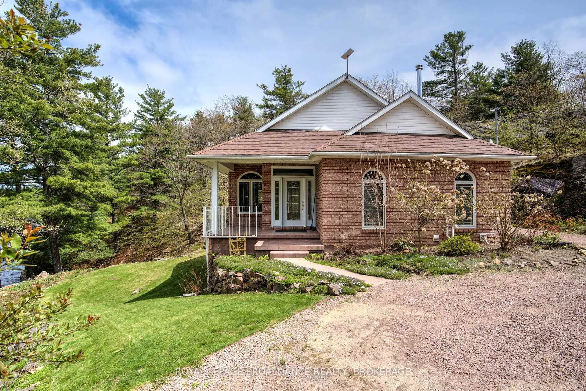 Photo 5 of 1133 Sassy Tree Lane, Frontenac, Frontenac South — HOMEH