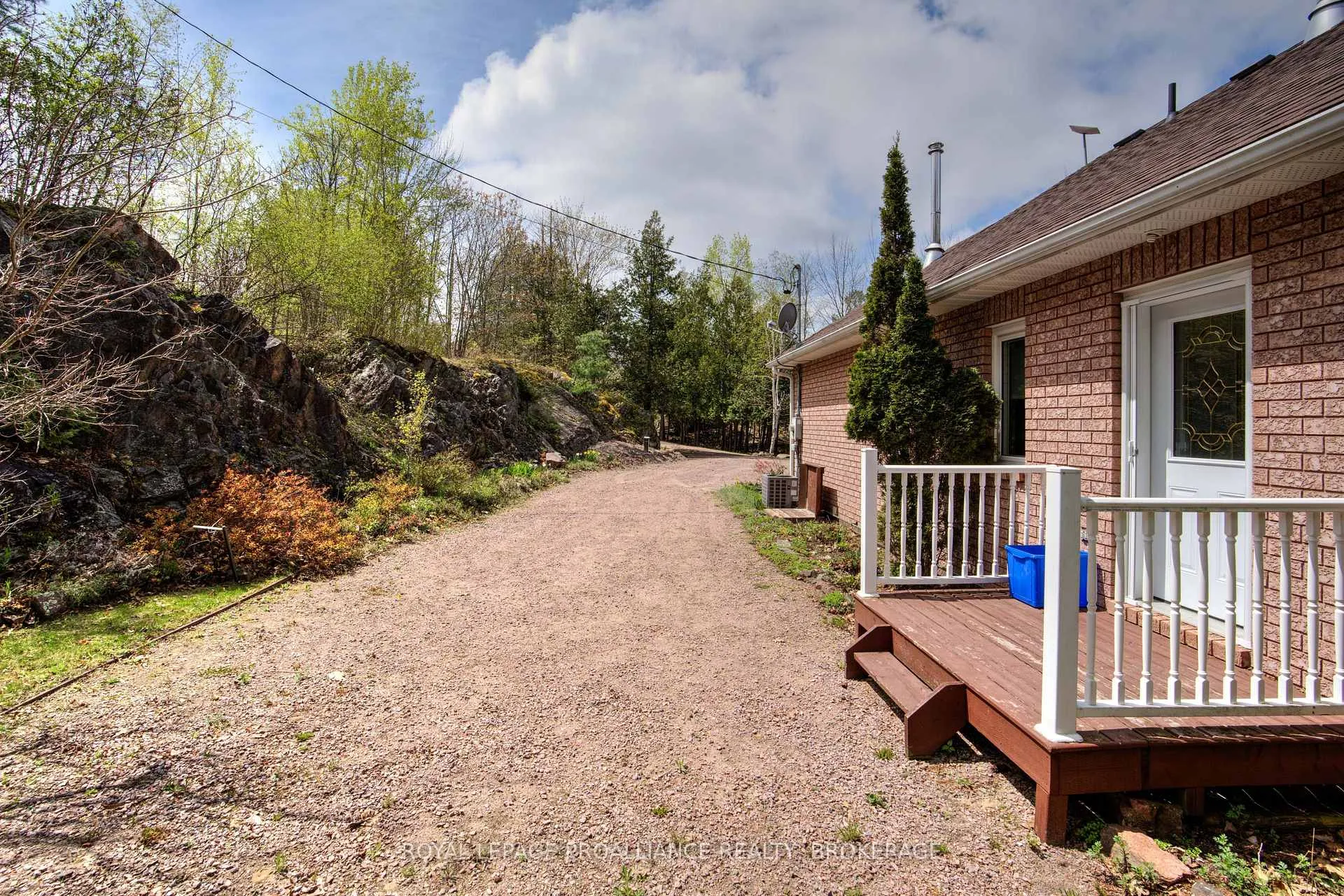 Photo 7 of 1133 Sassy Tree Lane, Frontenac, Frontenac South — HOMEH