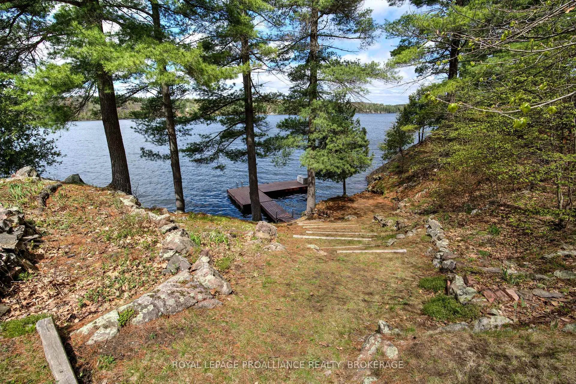 Photo 11 of 1133 Sassy Tree Lane, Frontenac, Frontenac South — HOMEH