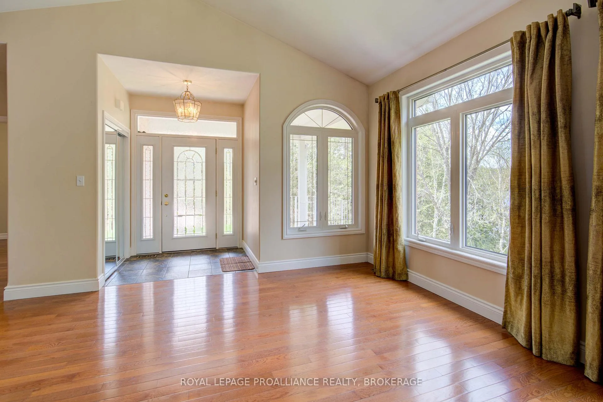 Photo 21 of 1133 Sassy Tree Lane, Frontenac, Frontenac South — HOMEH