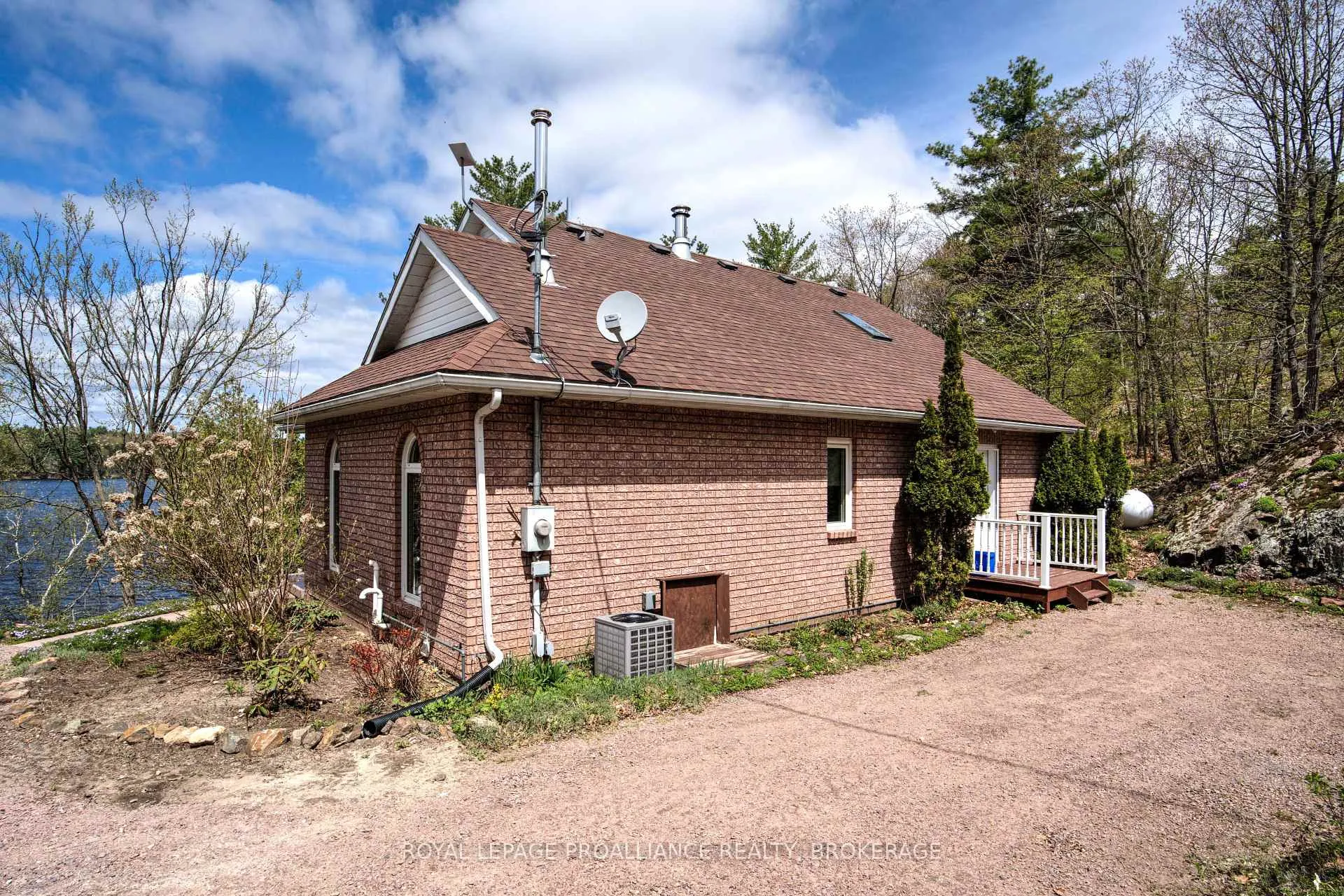 Photo 67 of 1133 Sassy Tree Lane, Frontenac, Frontenac South — HOMEH