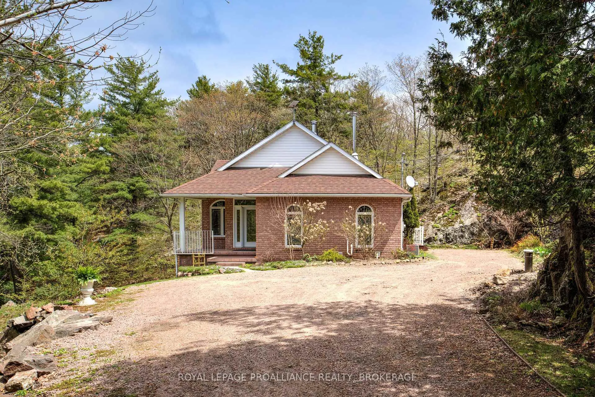 Photo 75 of 1133 Sassy Tree Lane, Frontenac, Frontenac South — HOMEH