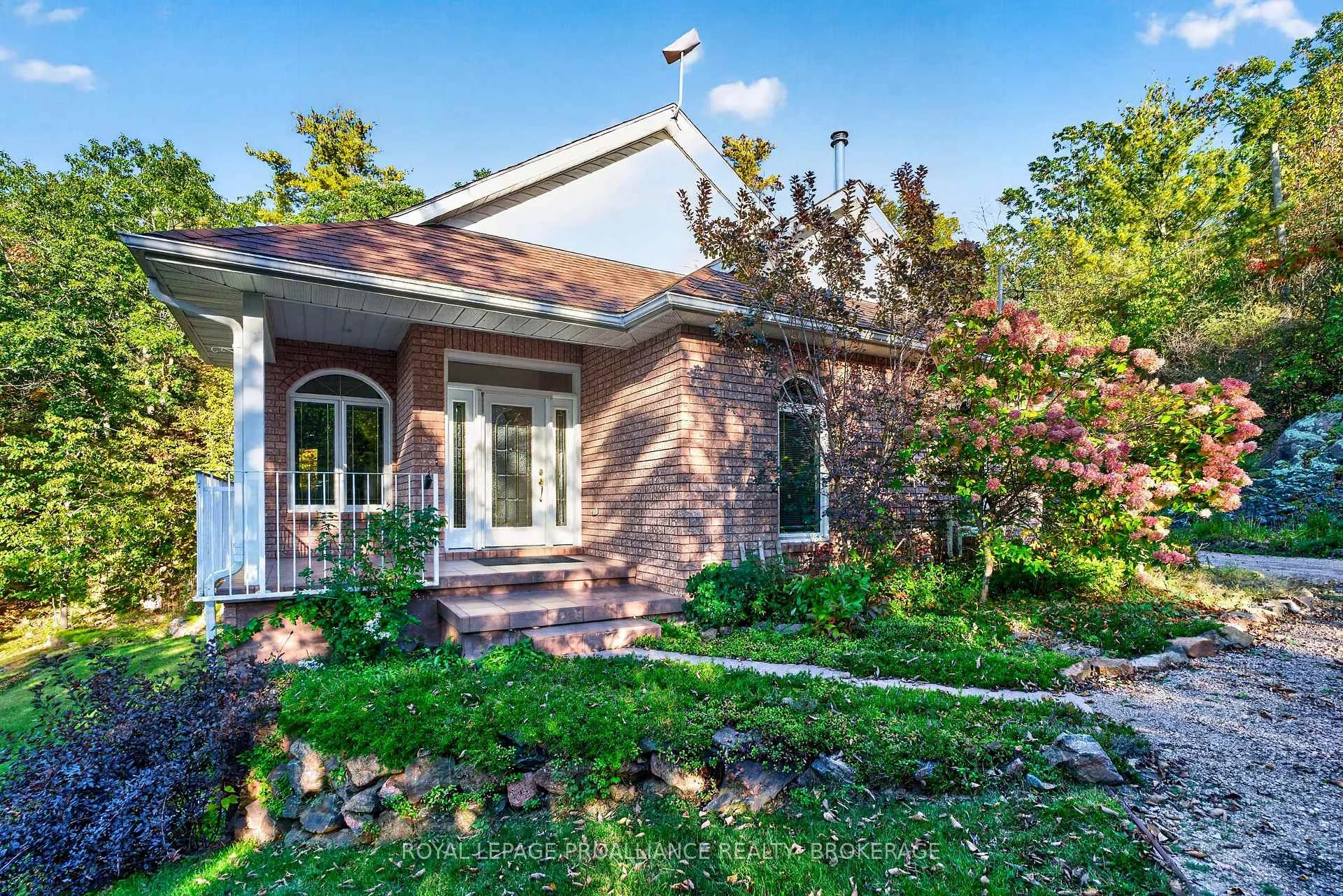 Photo 12 of 1133 Sassy Tree Lane, Frontenac, Frontenac South — HOMEH