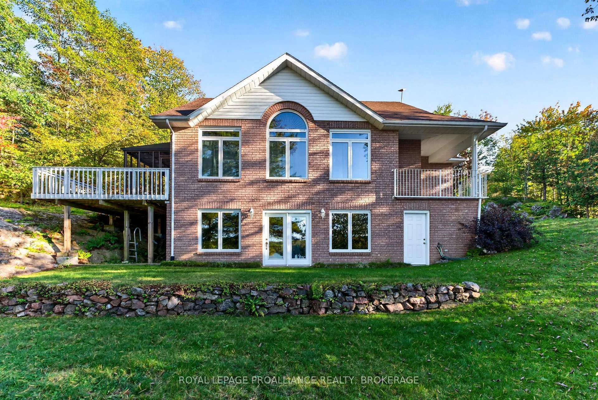 Photo 14 of 1133 Sassy Tree Lane, Frontenac, Frontenac South — HOMEH