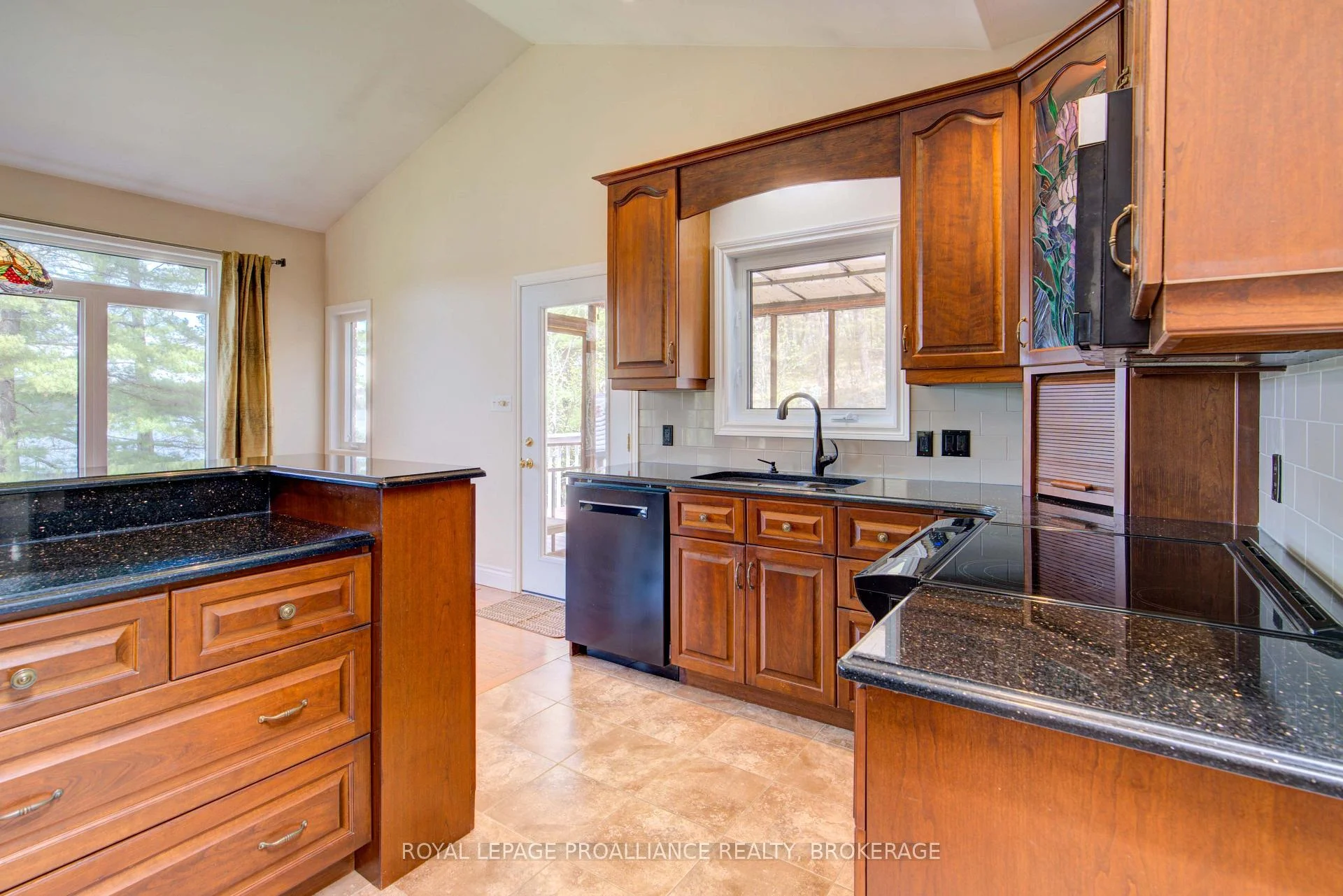 Photo 38 of 1133 Sassy Tree Lane, Frontenac, Frontenac South — HOMEH