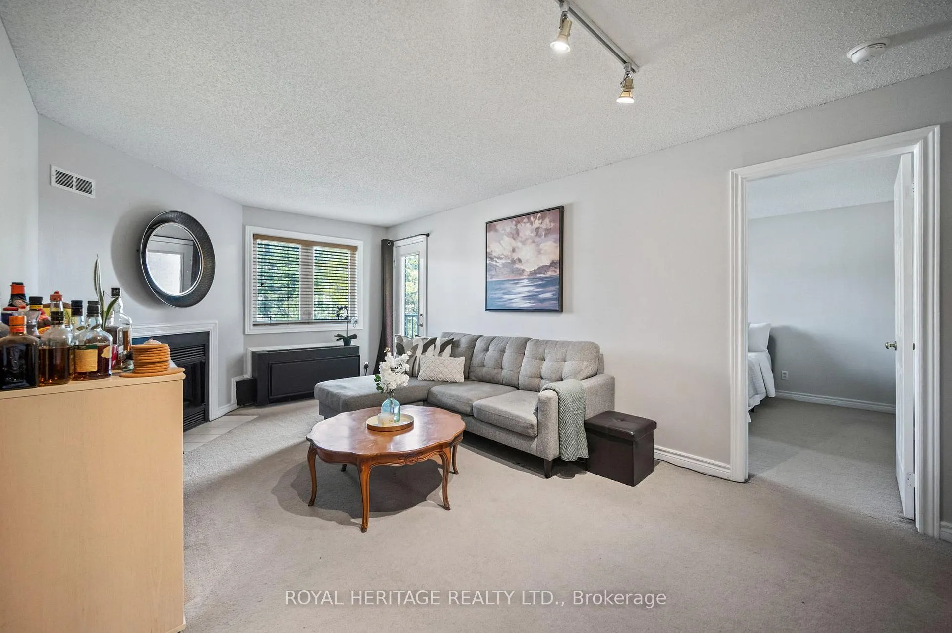 Photo 4 of Unit 303, 195 Lake Driveway, Ajax, South West — HOMEH