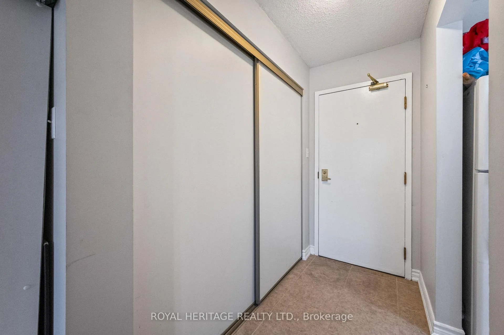 Photo 7 of Unit 303, 195 Lake Driveway, Ajax, South West — HOMEH