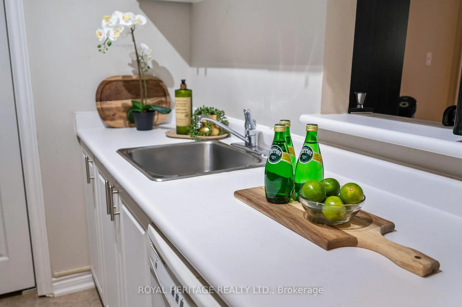 Photo 10 of Unit 303, 195 Lake Driveway, Ajax, South West — HOMEH