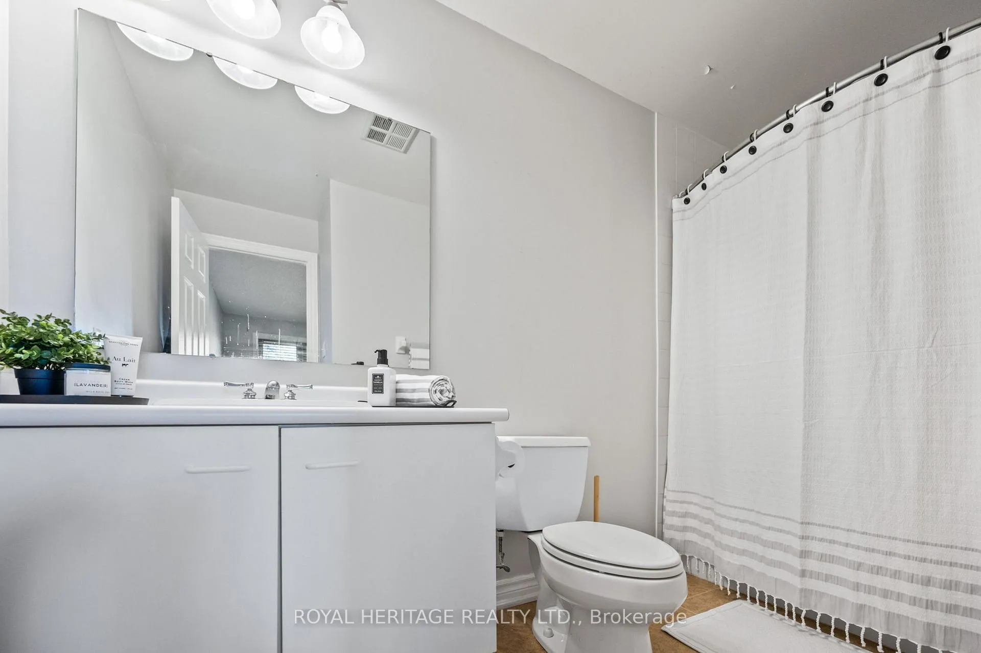 Photo 15 of Unit 303, 195 Lake Driveway, Ajax, South West — HOMEH