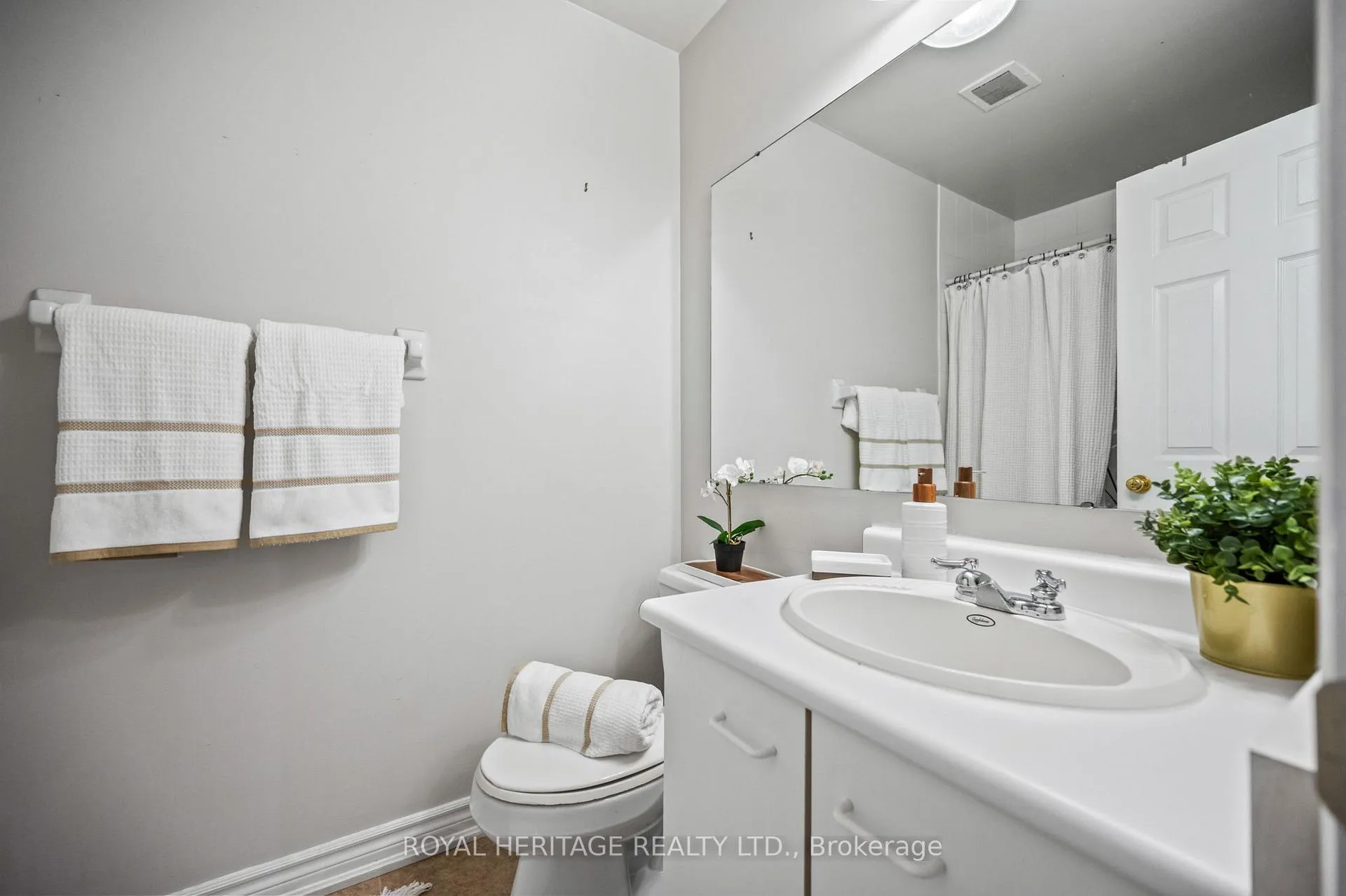 Photo 17 of Unit 303, 195 Lake Driveway, Ajax, South West — HOMEH