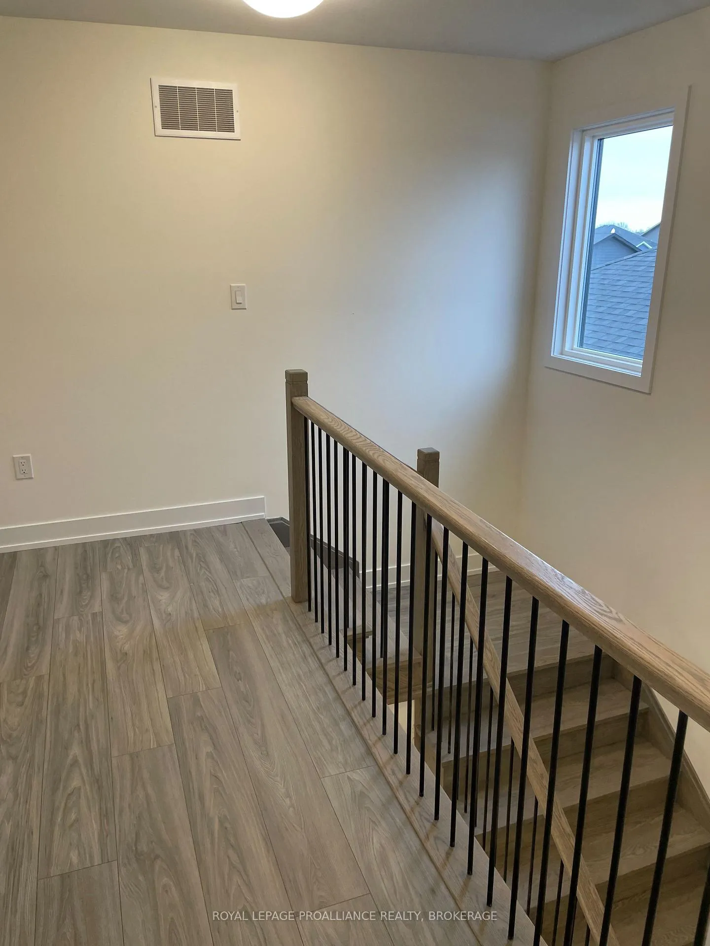 Photo 9 of 69 Dusenbury Drive, Loyalist, Lennox and Addington - South — HOMEH
