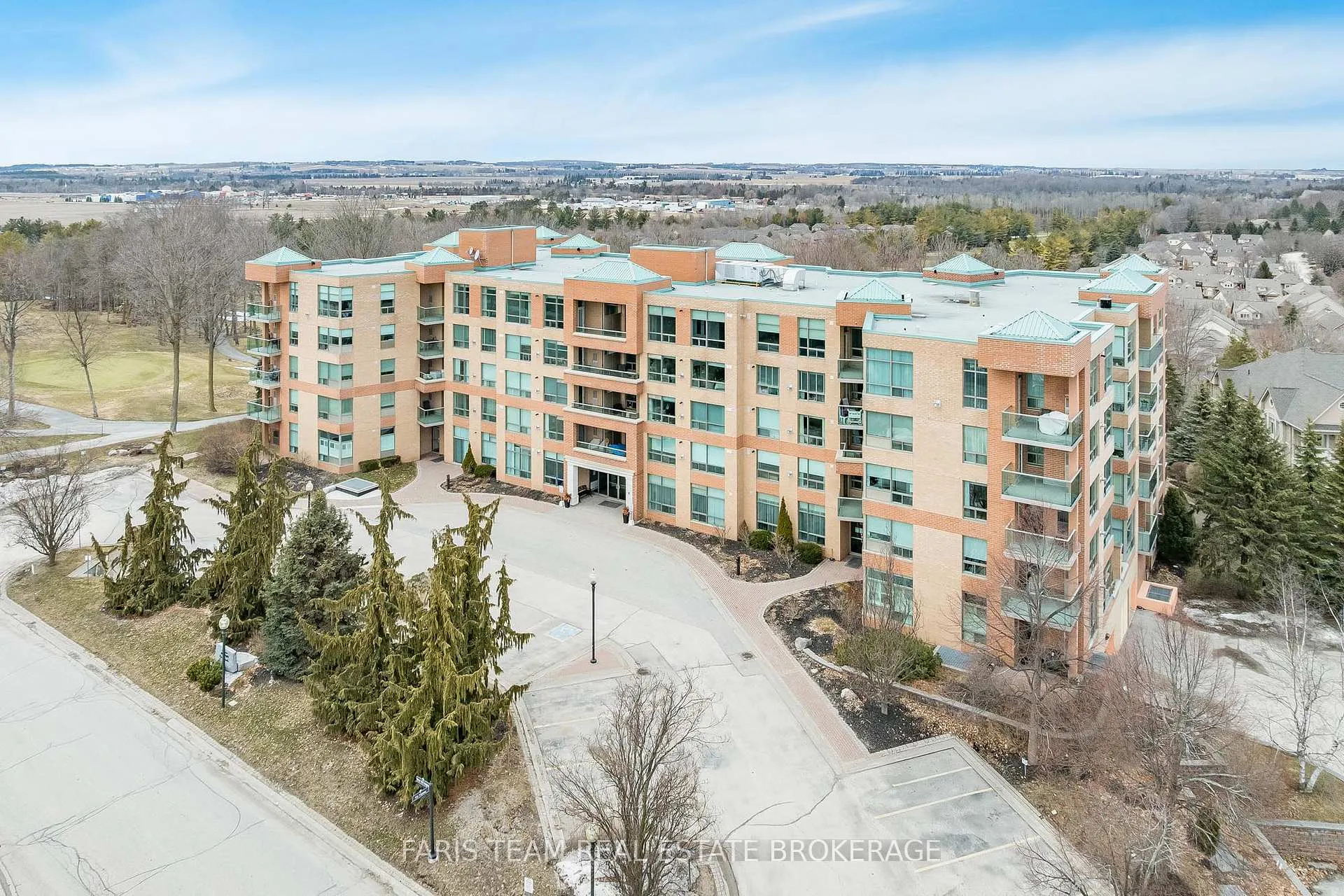Photo 1 of Unit 305, 4 Briar Hill Heights, New Tecumseth, Rural New Tecumseth — HOMEH
