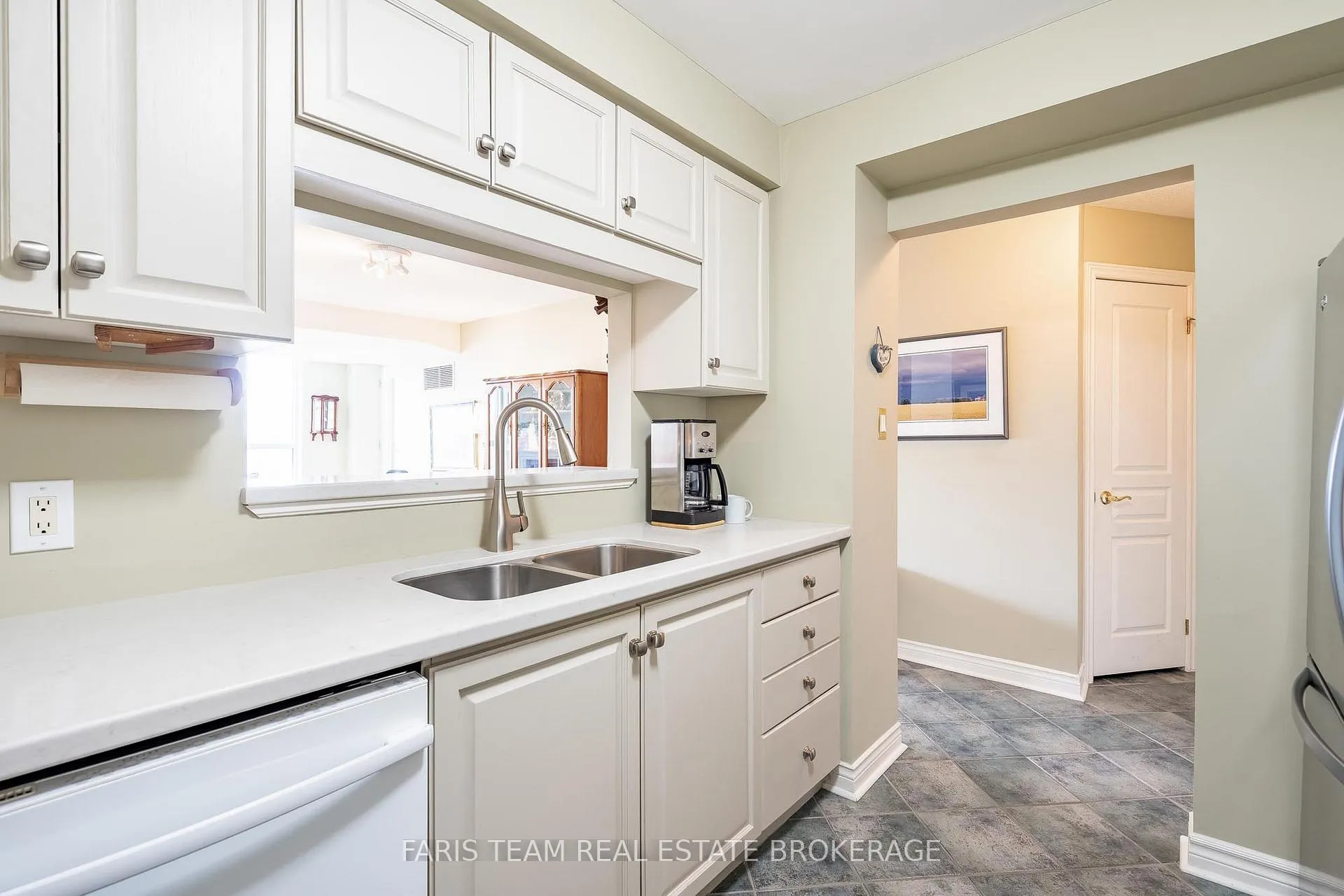 Photo 8 of Unit 305, 4 Briar Hill Heights, New Tecumseth, Rural New Tecumseth — HOMEH