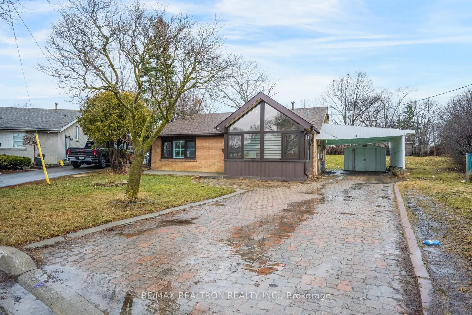 Photo 2 of 30 Lawrence Crescent, Brampton, Brampton East — HOMEH