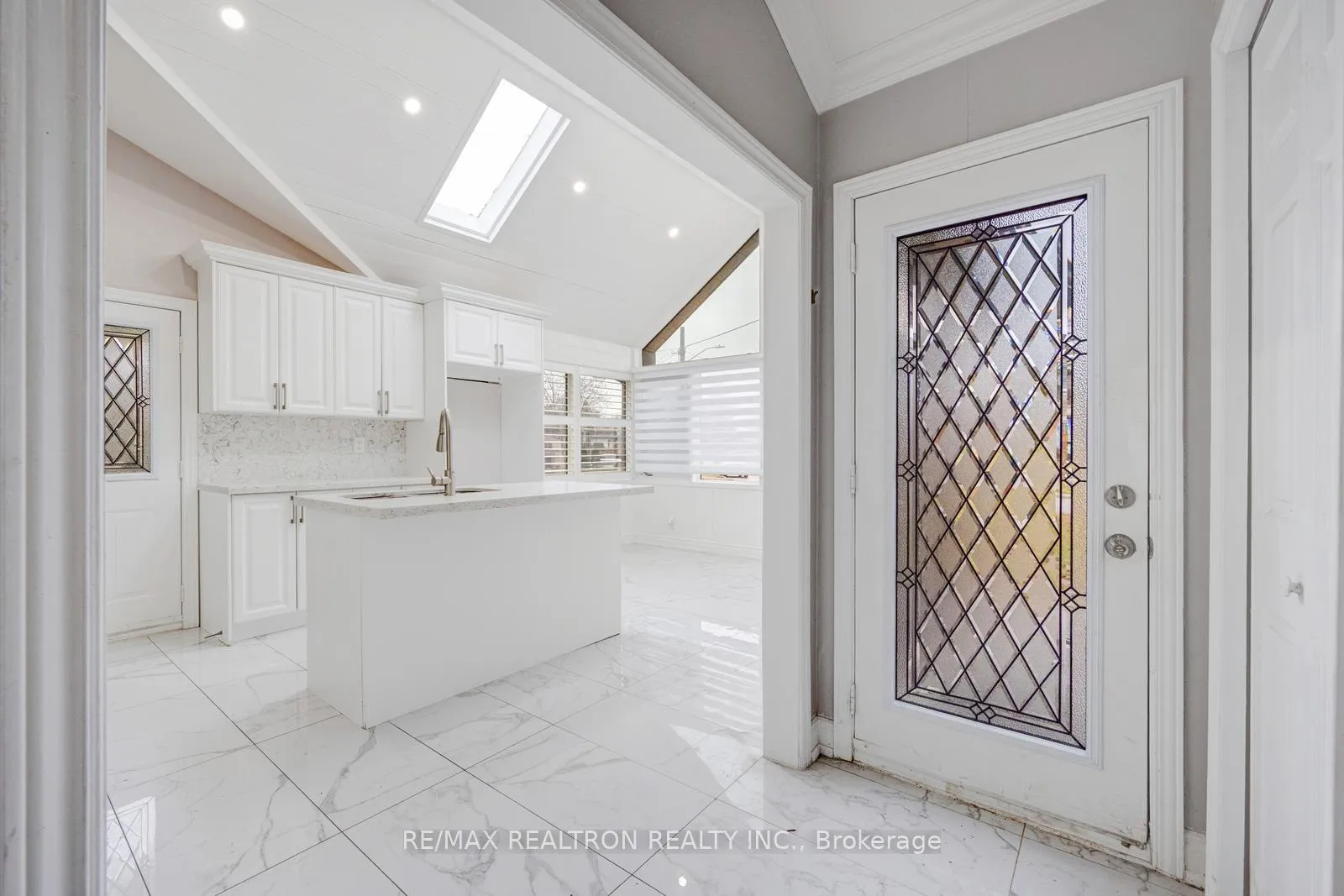 Photo 6 of 30 Lawrence Crescent, Brampton, Brampton East — HOMEH