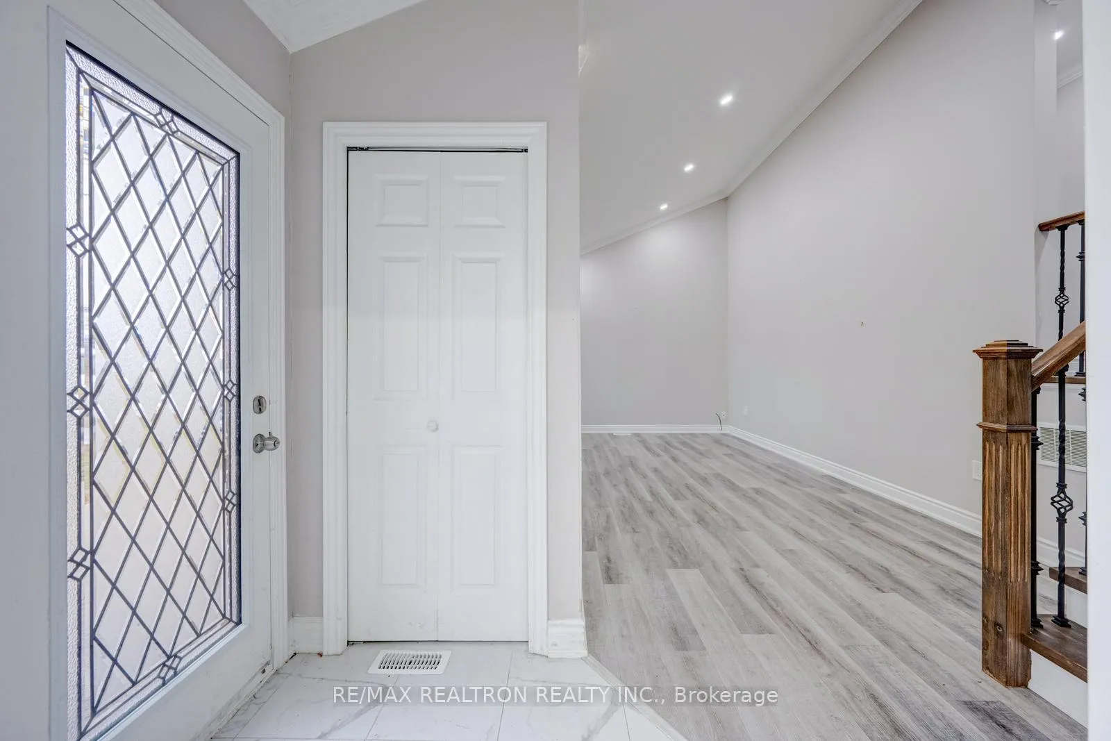 Photo 7 of 30 Lawrence Crescent, Brampton, Brampton East — HOMEH