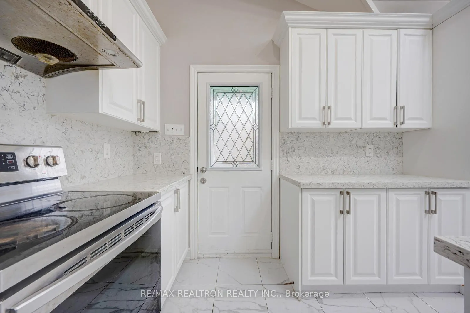 Photo 12 of 30 Lawrence Crescent, Brampton, Brampton East — HOMEH
