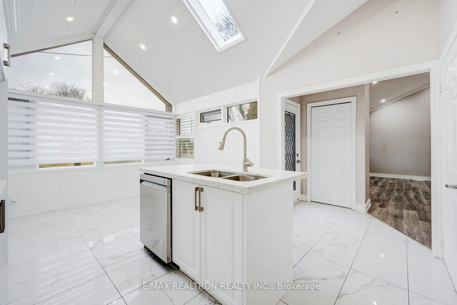 Photo 14 of 30 Lawrence Crescent, Brampton, Brampton East — HOMEH