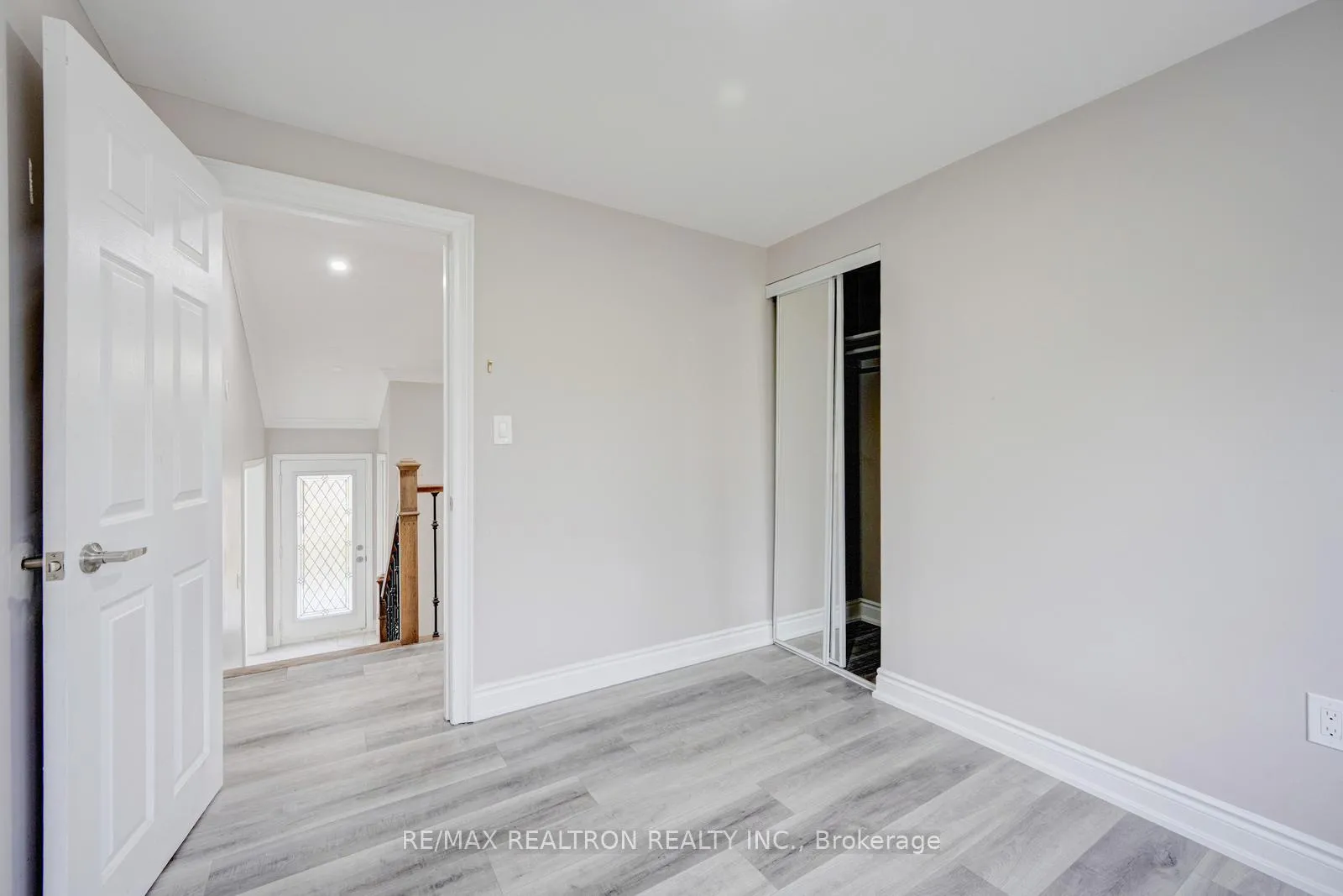 Photo 24 of 30 Lawrence Crescent, Brampton, Brampton East — HOMEH