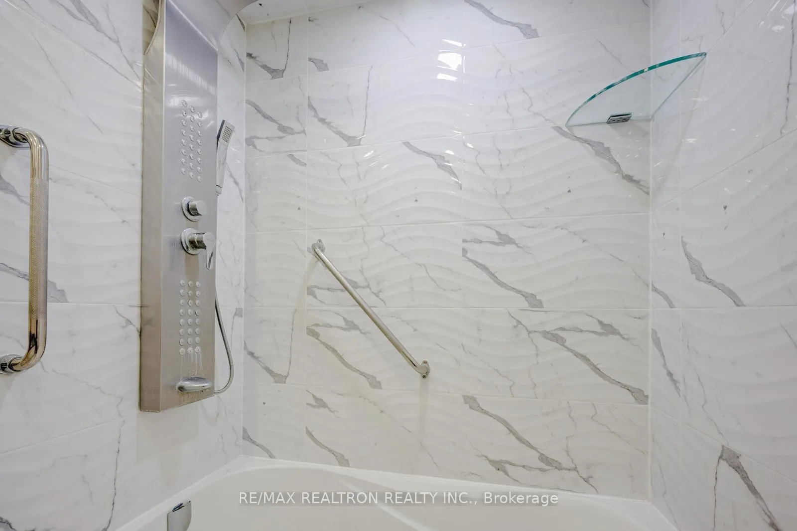 Photo 26 of 30 Lawrence Crescent, Brampton, Brampton East — HOMEH