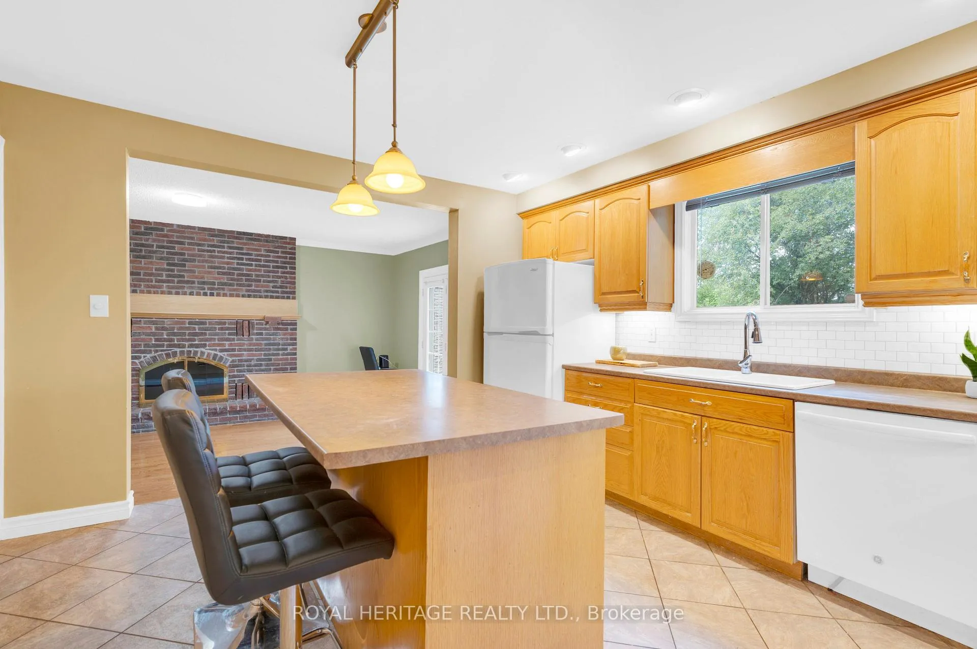 Photo 14 of 10 Briarwood Crescent, Belleville, Belleville Ward — HOMEH