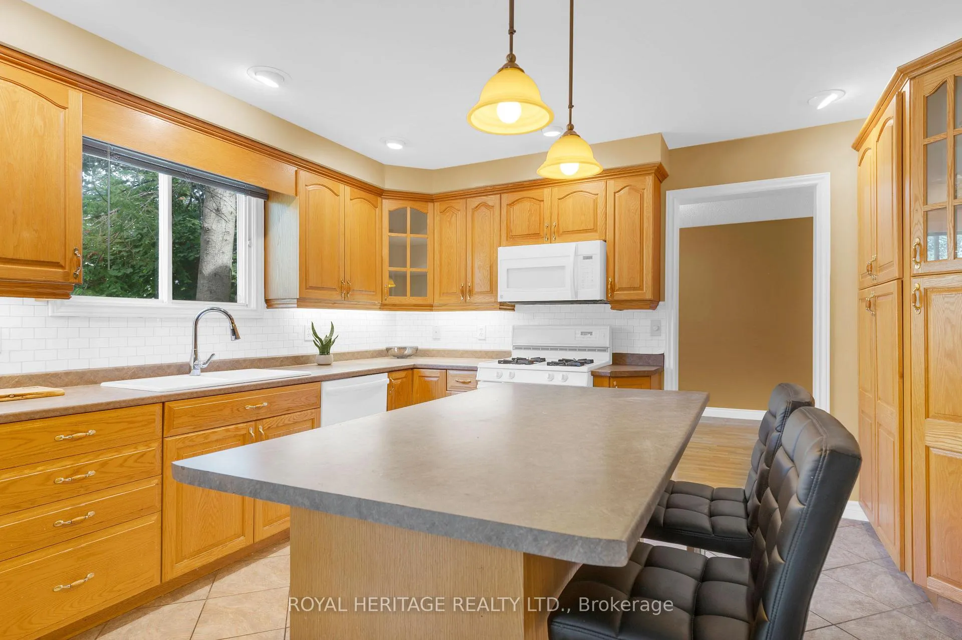 Photo 15 of 10 Briarwood Crescent, Belleville, Belleville Ward — HOMEH
