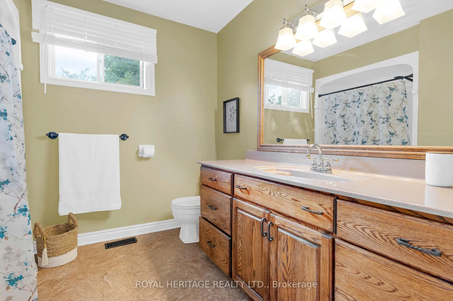 Photo 32 of 10 Briarwood Crescent, Belleville, Belleville Ward — HOMEH