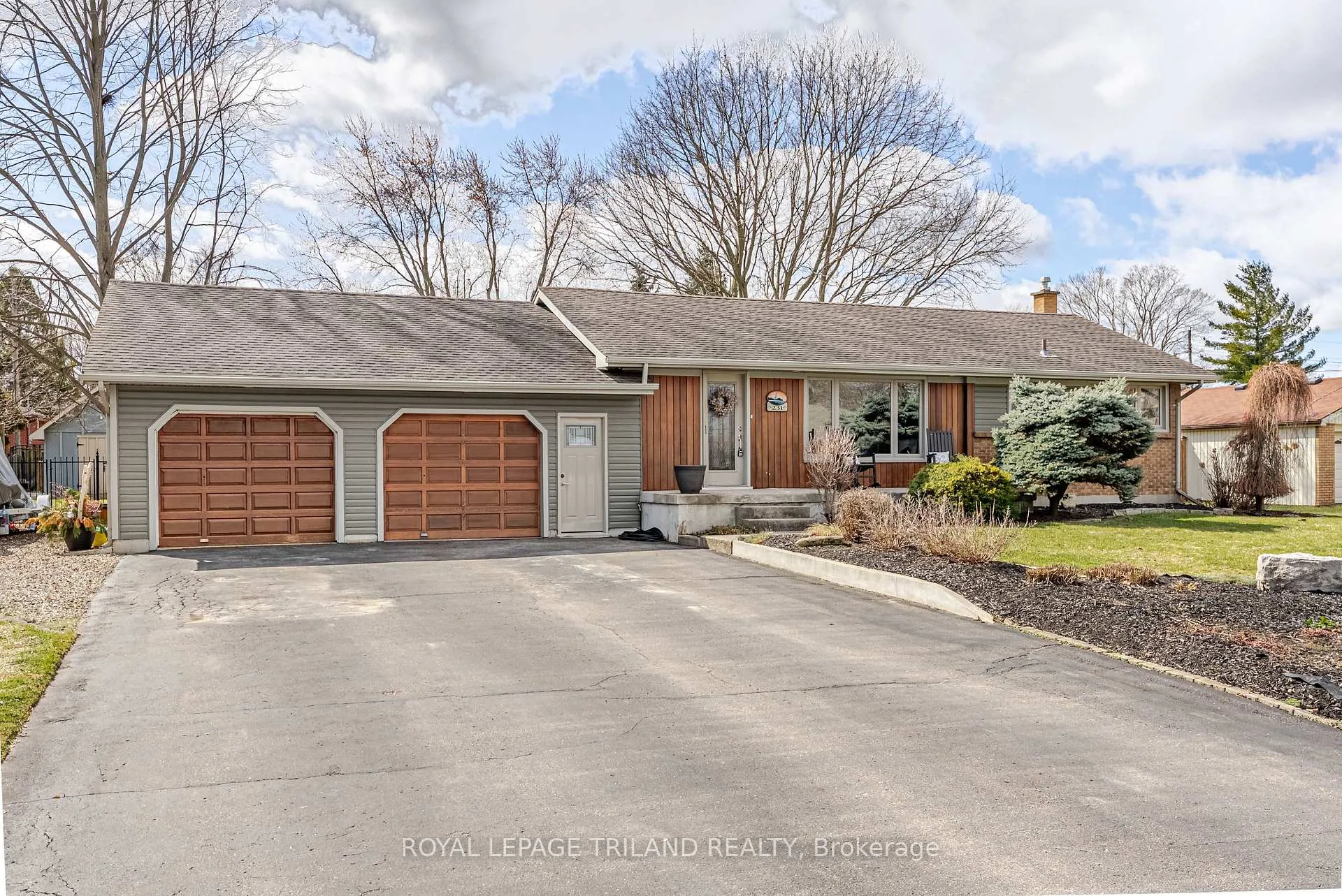 Photo 1 of 231 Thames Crescent, Thames Centre, Dorchester — HOMEH