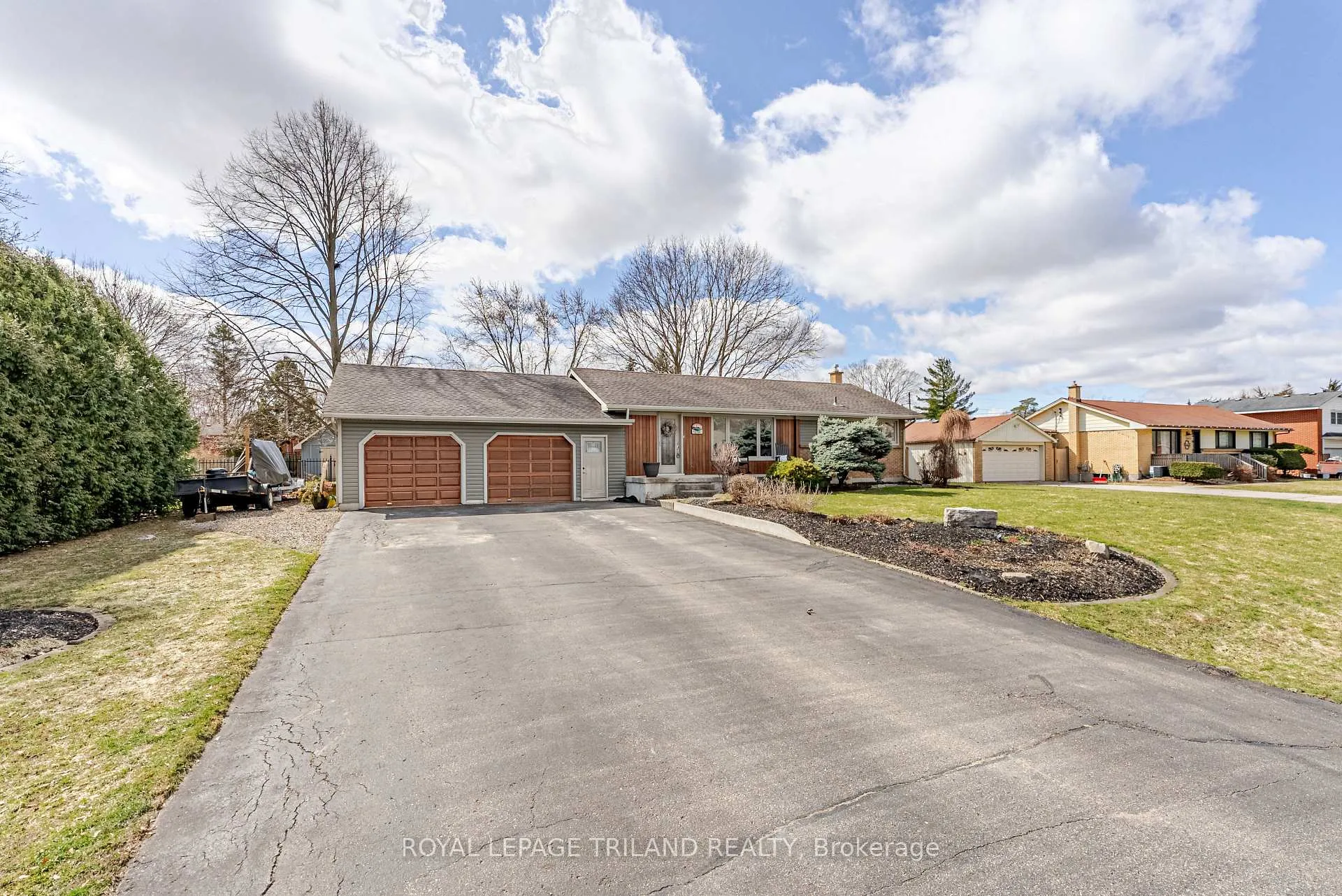Photo 2 of 231 Thames Crescent, Thames Centre, Dorchester — HOMEH