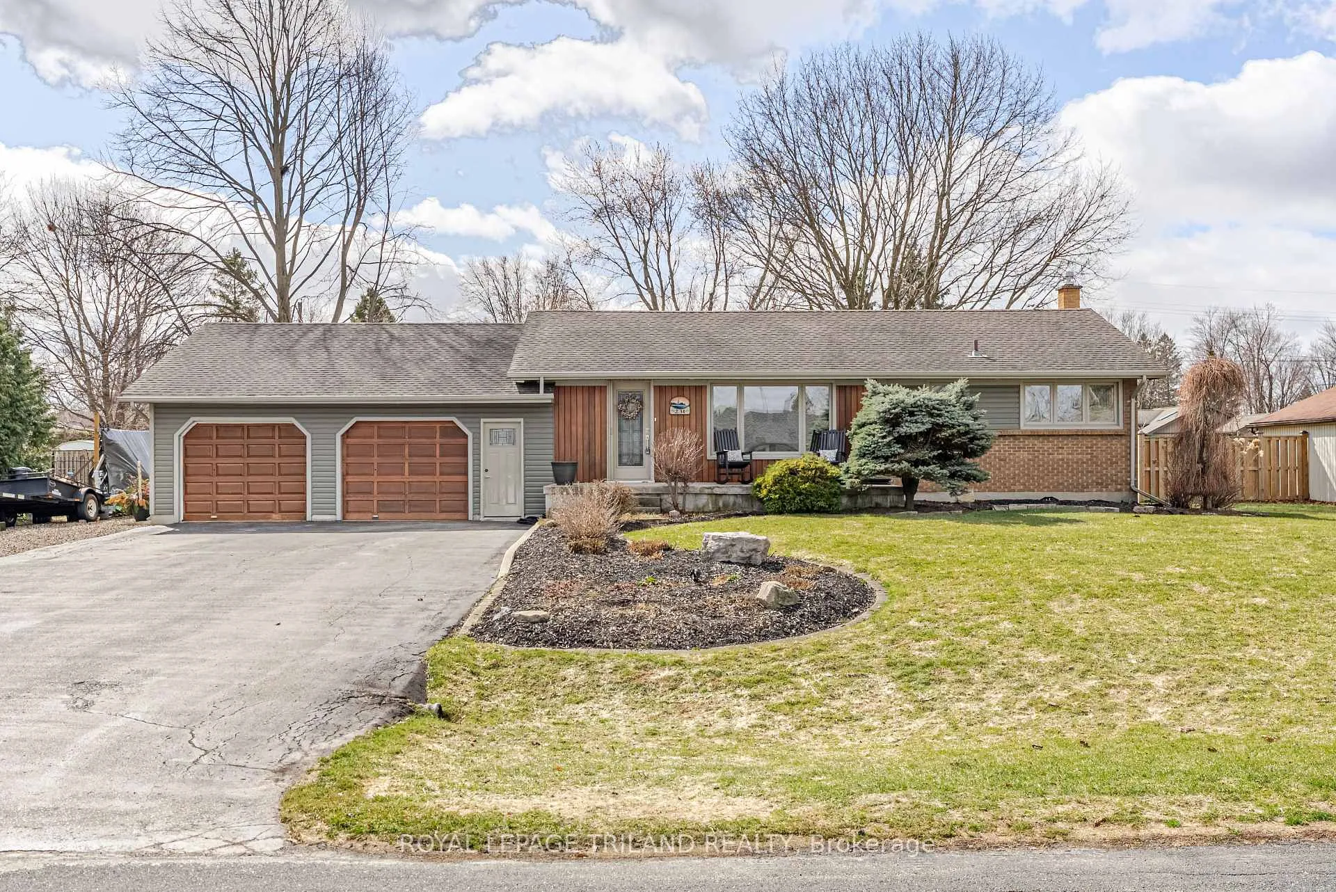 Photo 3 of 231 Thames Crescent, Thames Centre, Dorchester — HOMEH