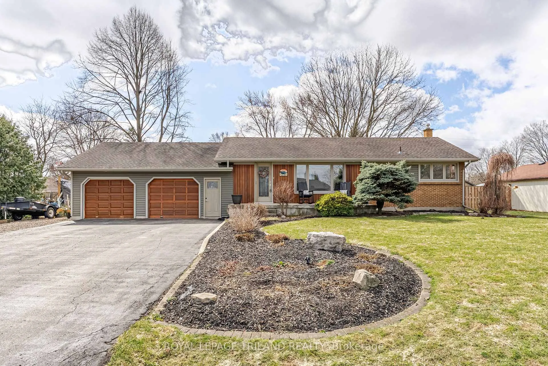 Photo 4 of 231 Thames Crescent, Thames Centre, Dorchester — HOMEH