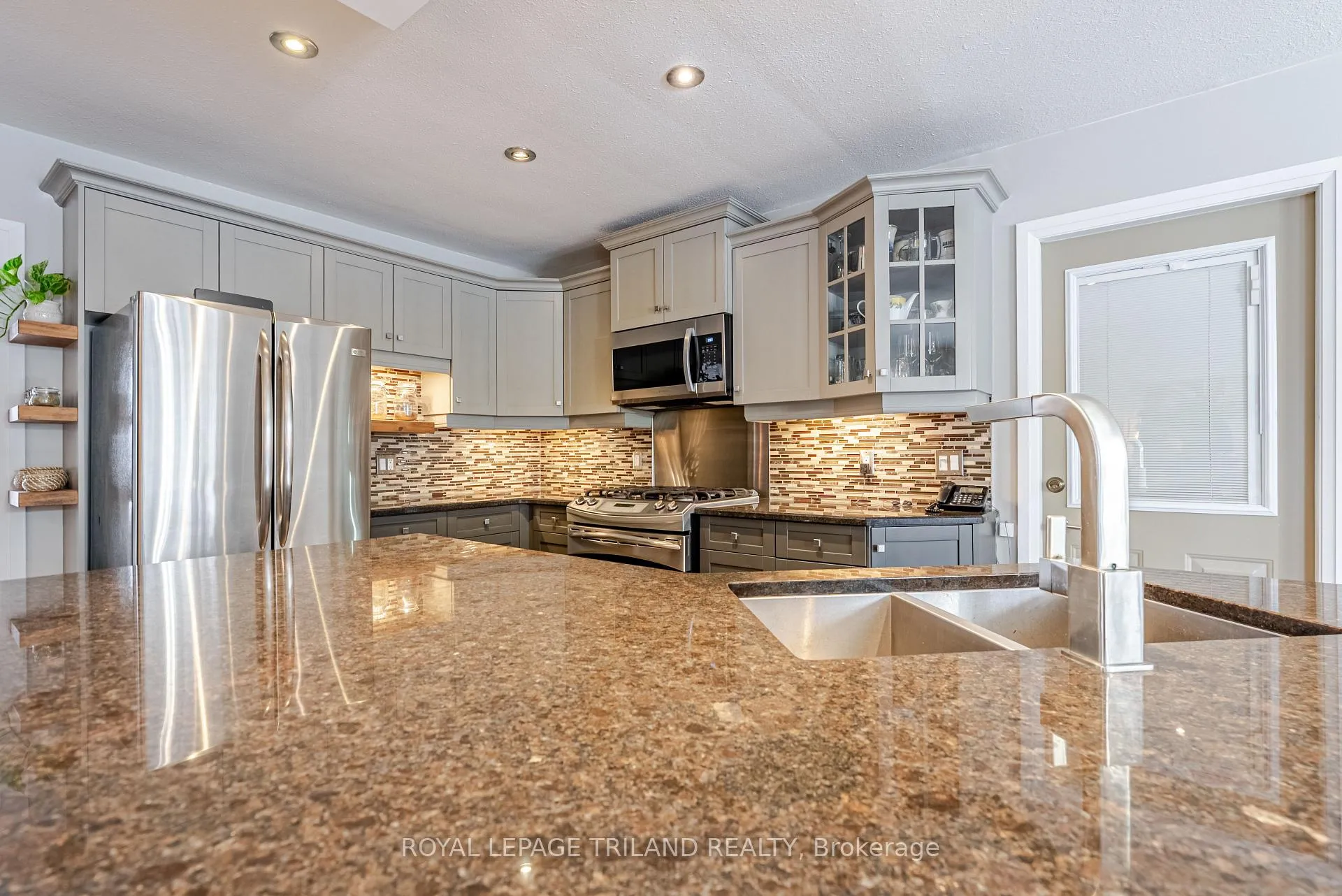 Photo 14 of 231 Thames Crescent, Thames Centre, Dorchester — HOMEH