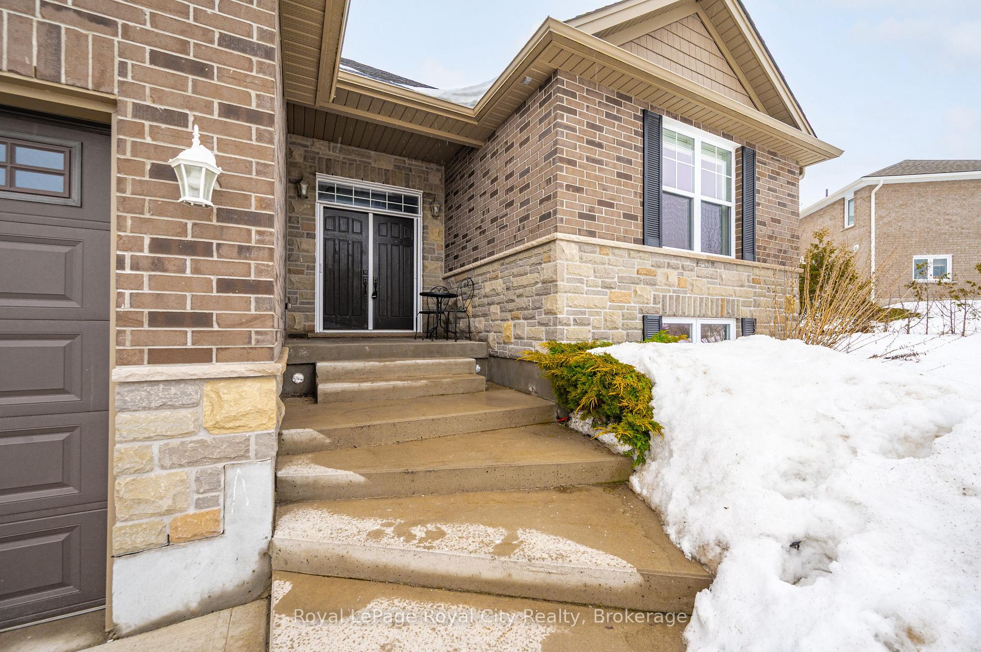 Photo 2 of 84 Andrews Drive W, Mapleton, Rural Mapleton — HOMEH