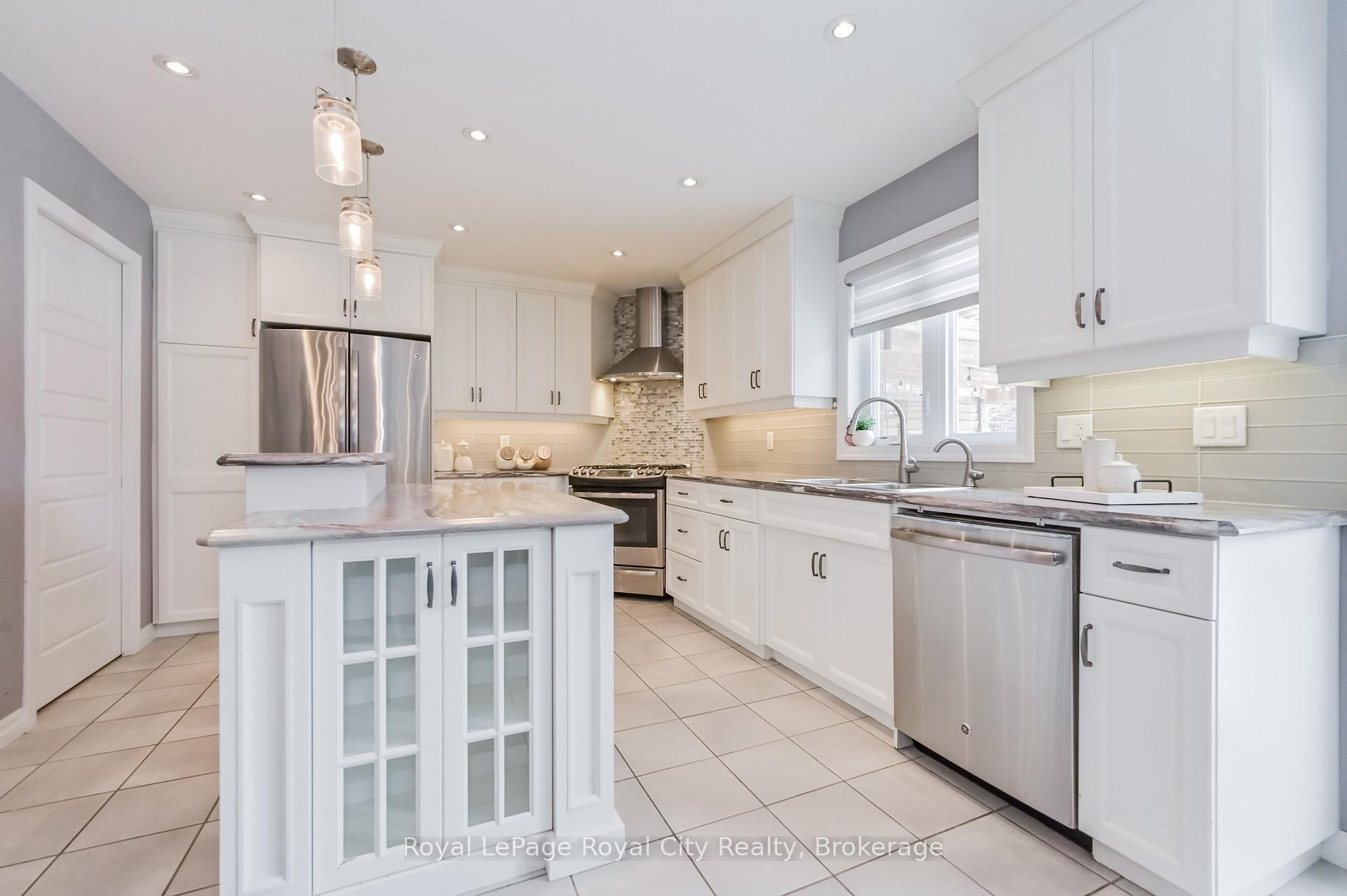 Photo 9 of 84 Andrews Drive W, Mapleton, Rural Mapleton — HOMEH
