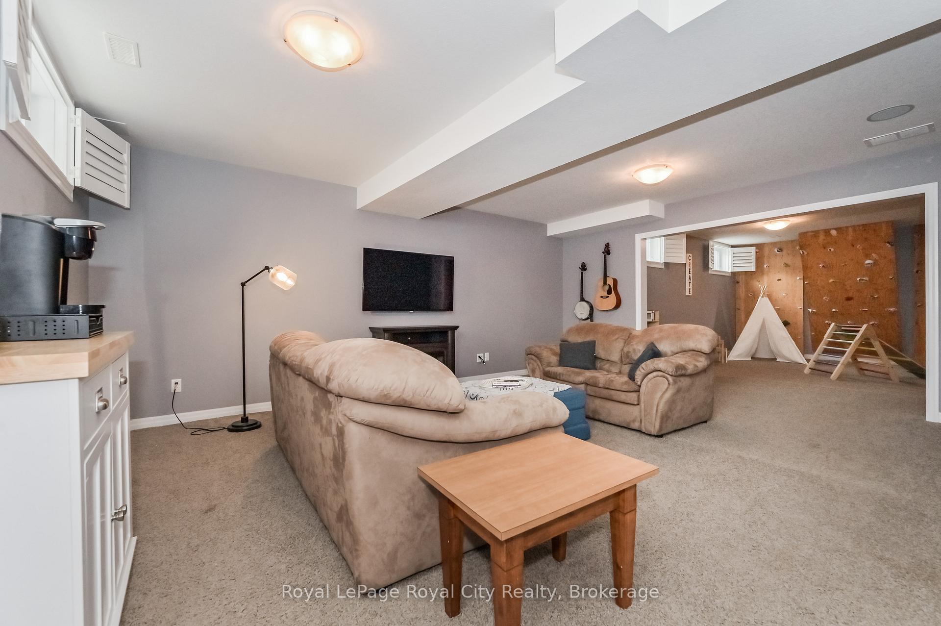 Photo 22 of 84 Andrews Drive W, Mapleton, Rural Mapleton — HOMEH